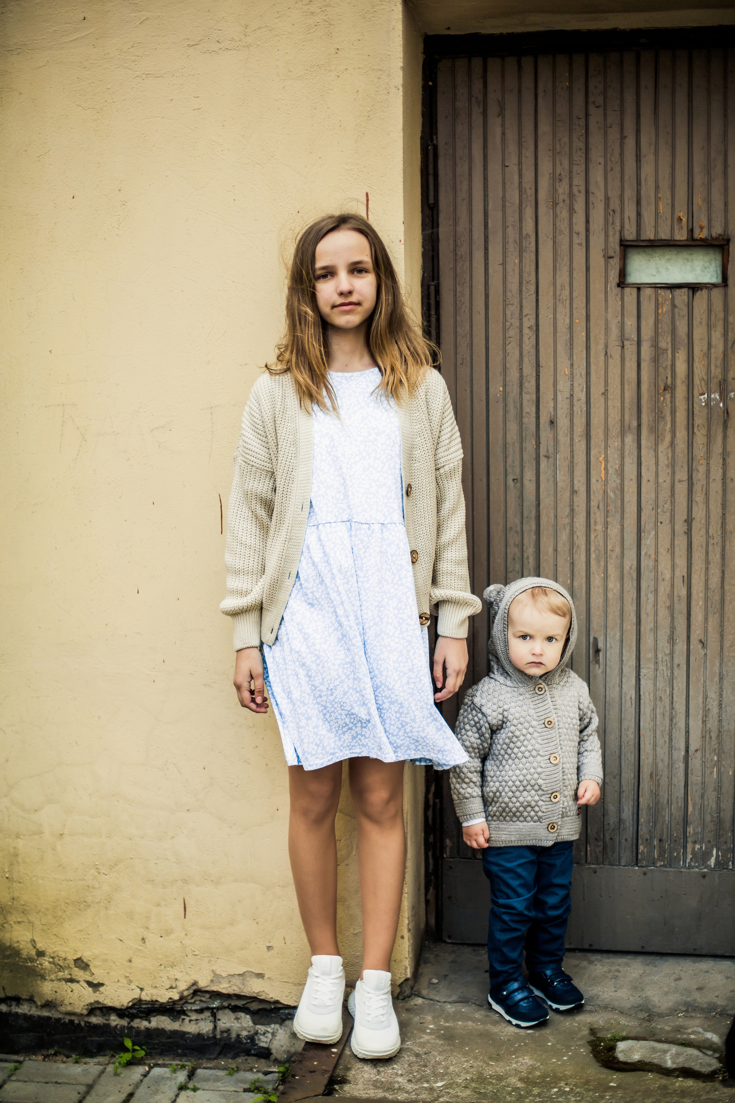 Городская фотосессия девочки с маленьким братом. Детский, свадебный и семейный фотограф Юлия Курбатова, Санкт-Петербург