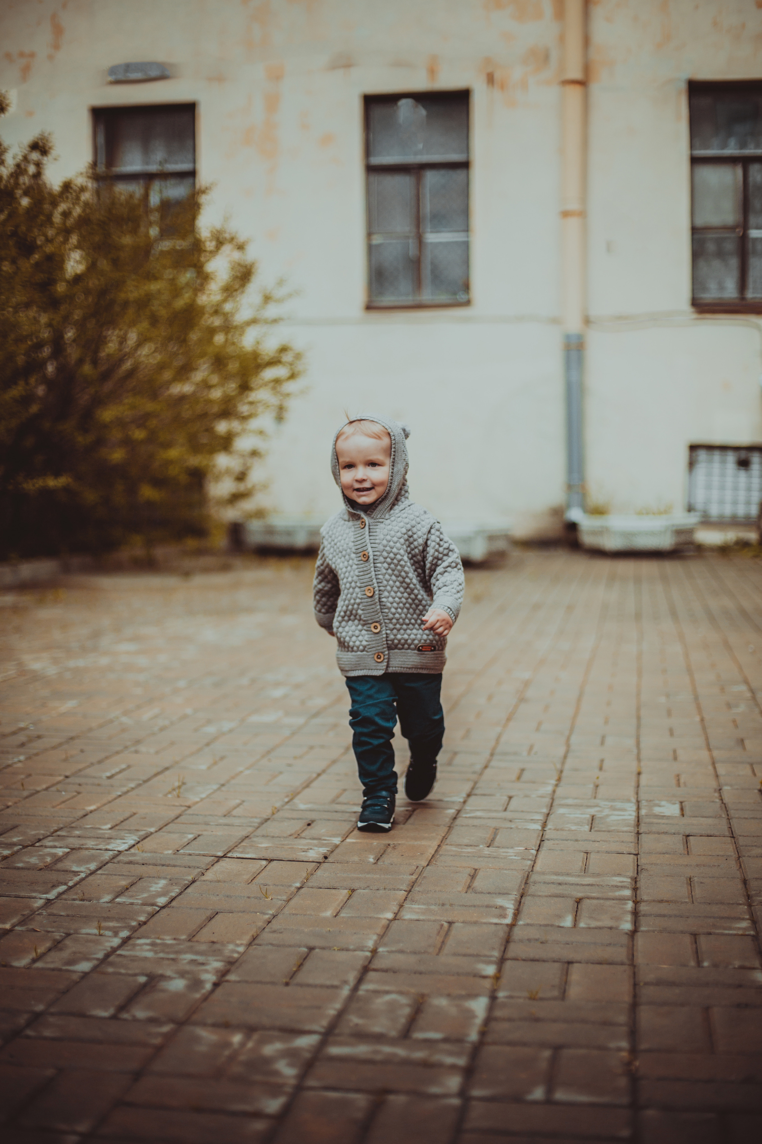 Городская фотосессия девочки с маленьким братом. Детский, свадебный и семейный фотограф Юлия Курбатова, Санкт-Петербург
