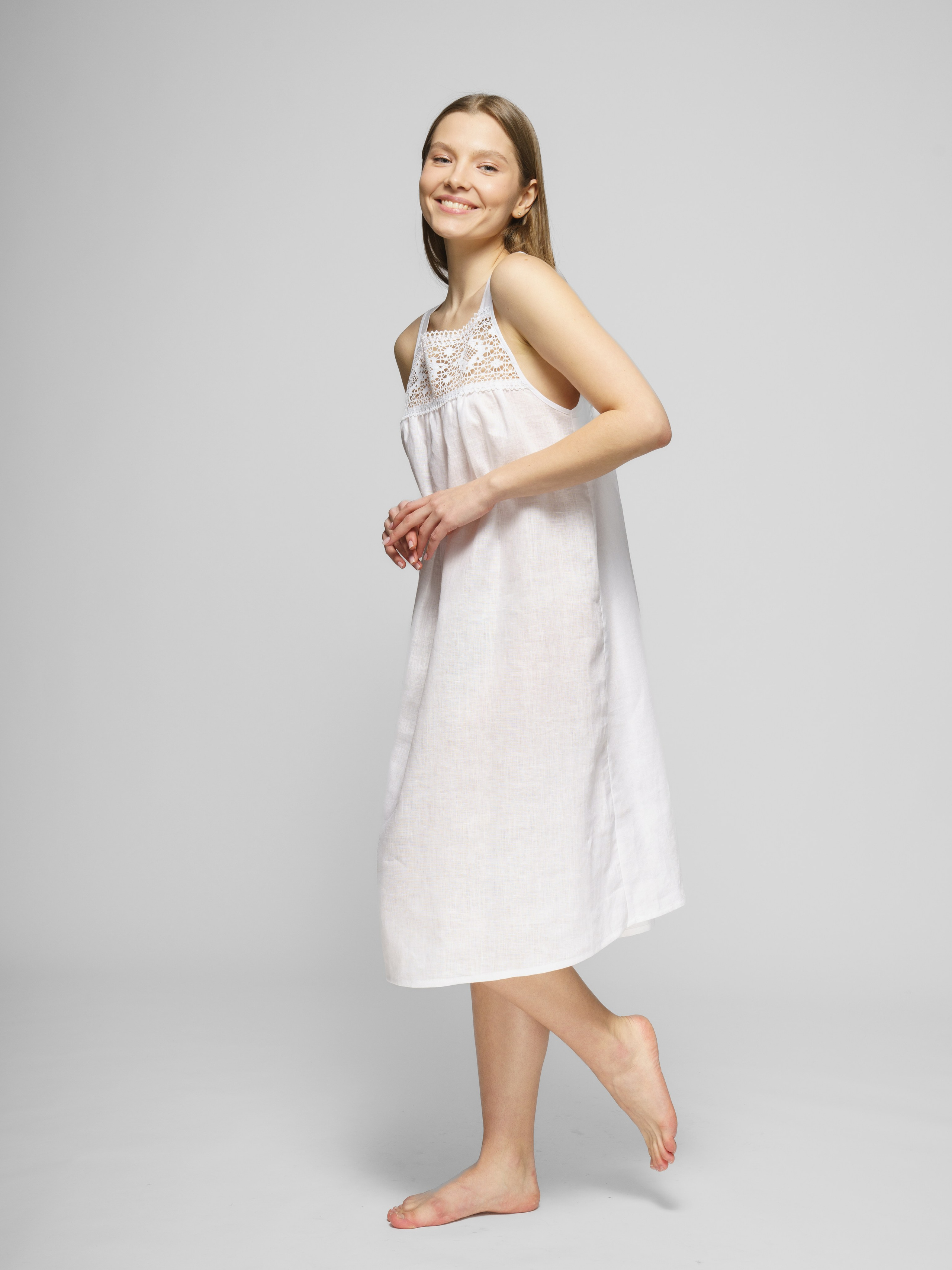 Лён (фартук, сорочки), модель Оксана. KED Production — продакшн из СПб. Создаём фото, видео и контент, который помогает брендам и селлерам продавать больше