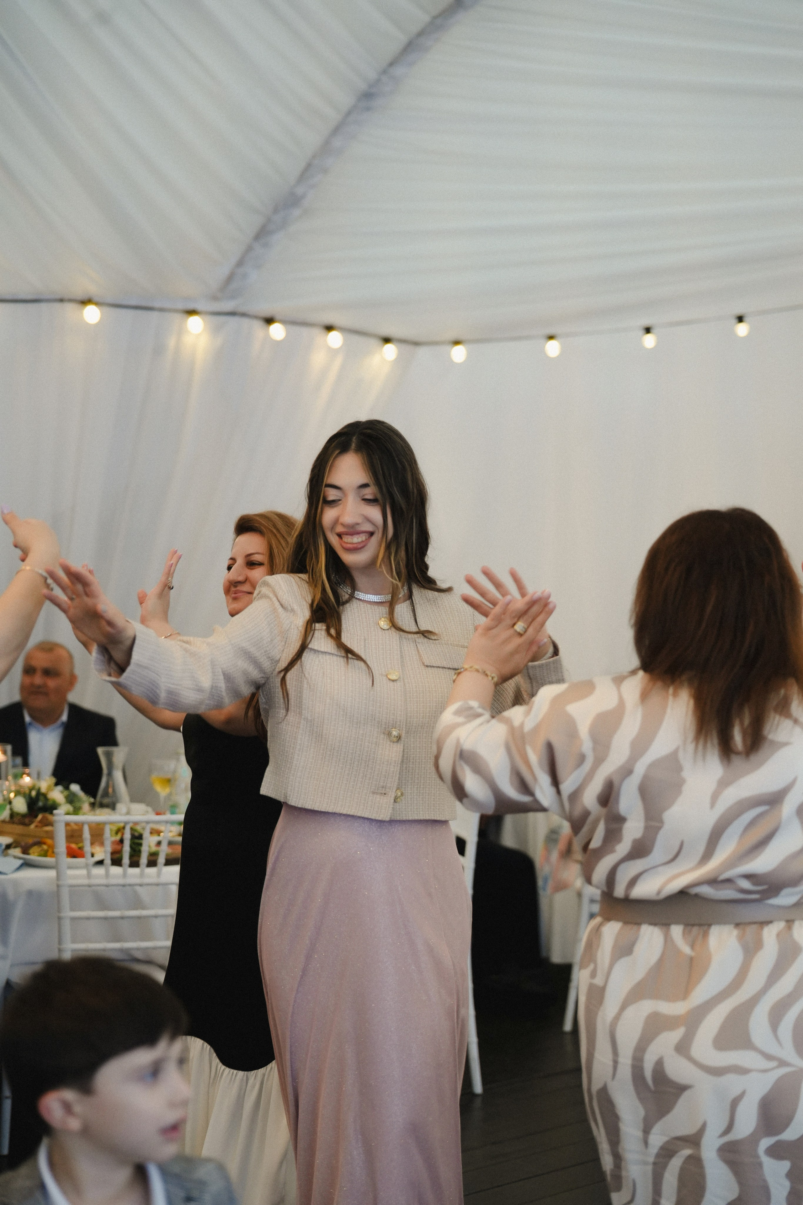 Сборы жениха и невесты, бракосочетание в Савеловском загсе, выездная церемония