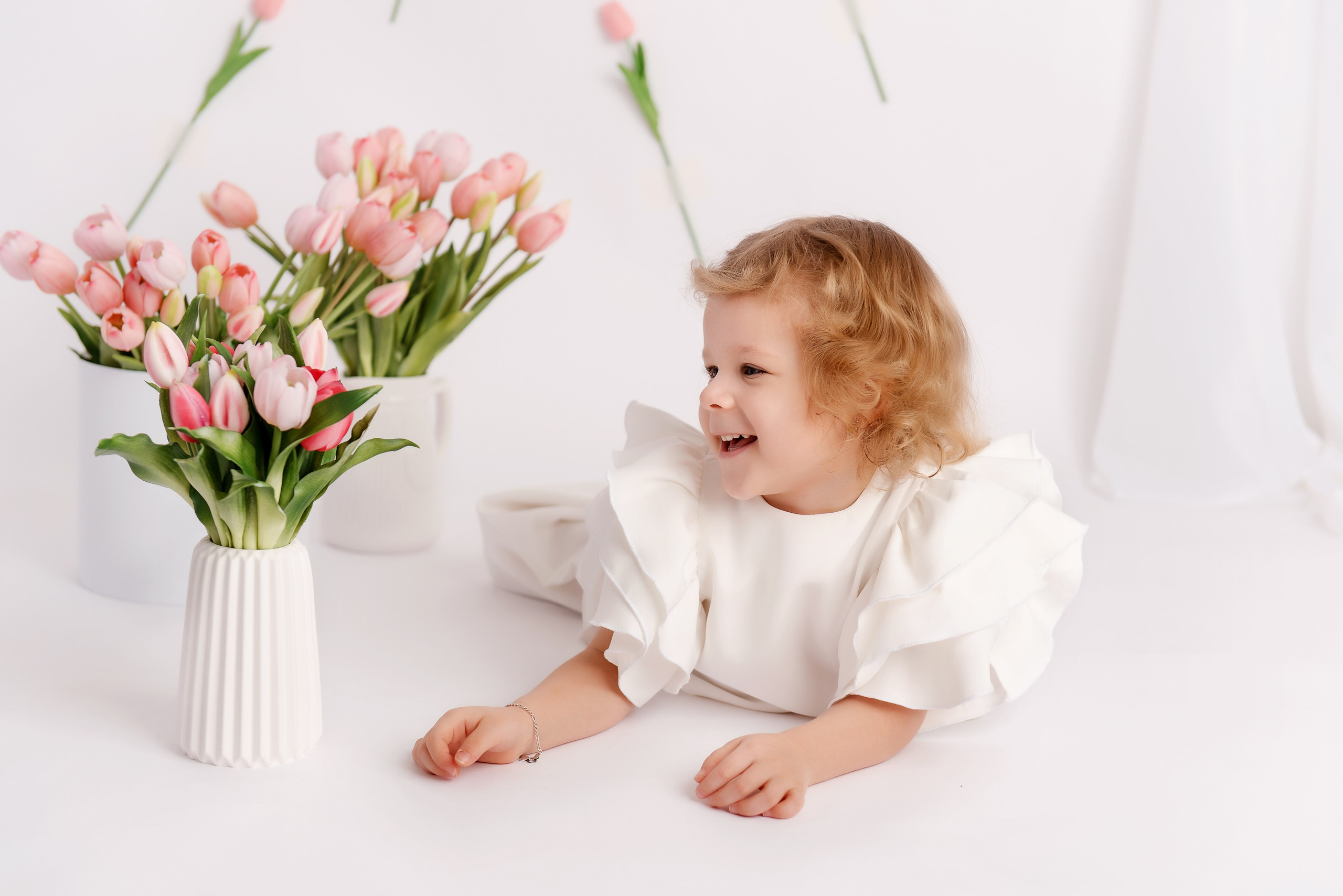 Съёмка с цветами Весенний проект. Детский фотограф в Долгопрудном и Москве