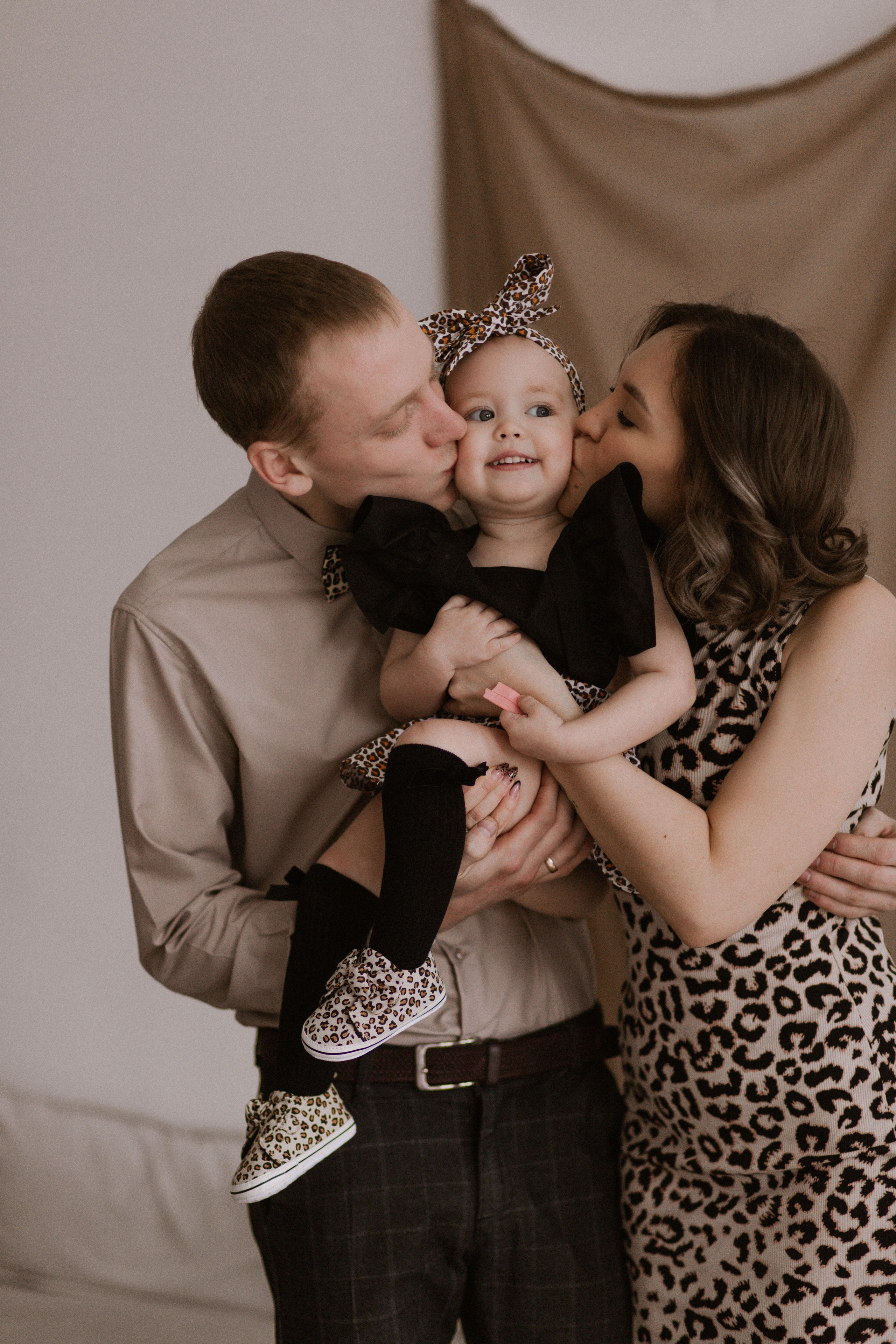 Олеся, Есения и Артём. Главная