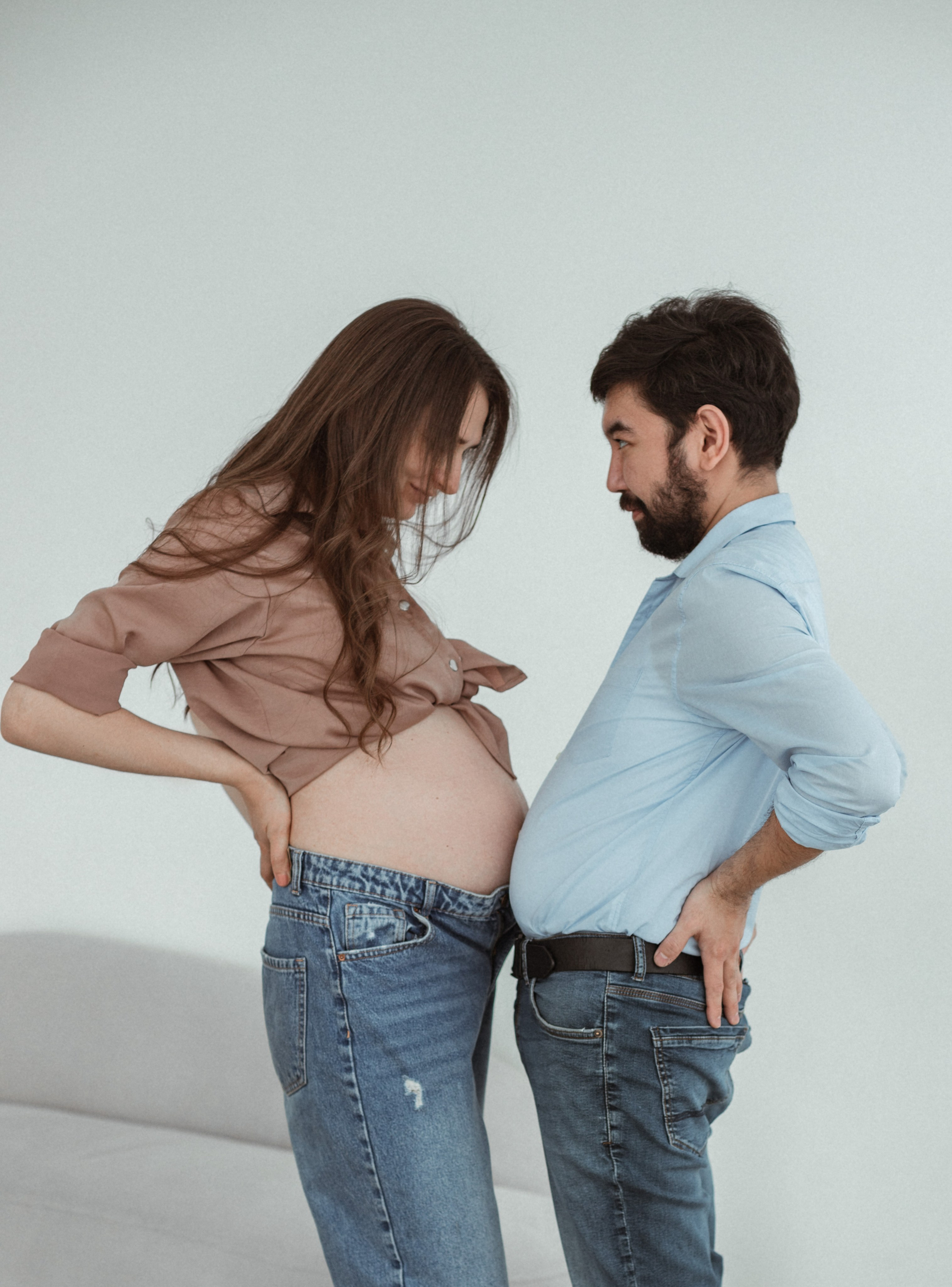 Парная + беременность в студии. Коммерческий фотограф в Алматы Марина Милис. Съёмка для брендов, компаний и проектов
