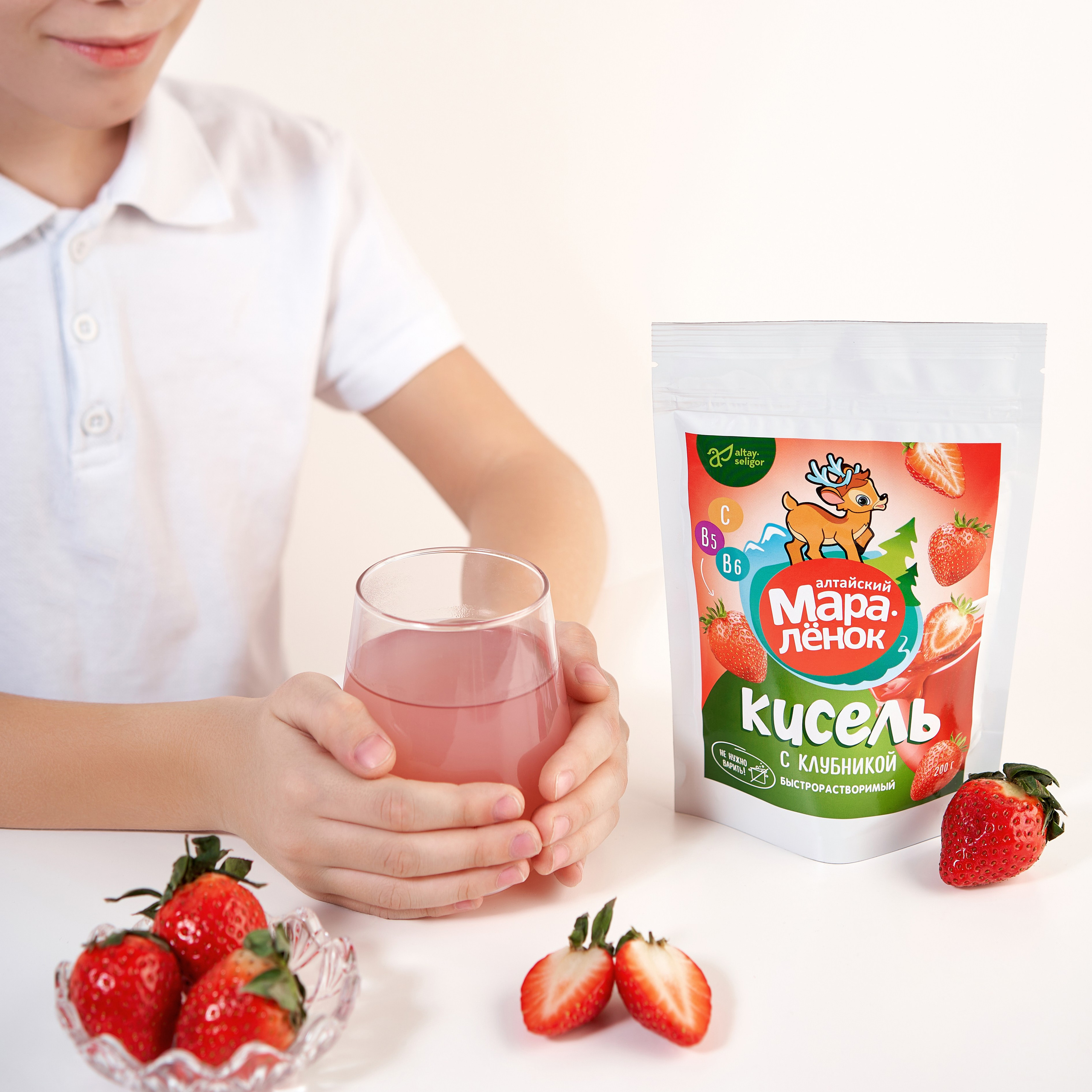 СЪЕМКА С РУКАМИ В КАДРЕ. Предметный фотограф в Бийске Анжелика Мордовина