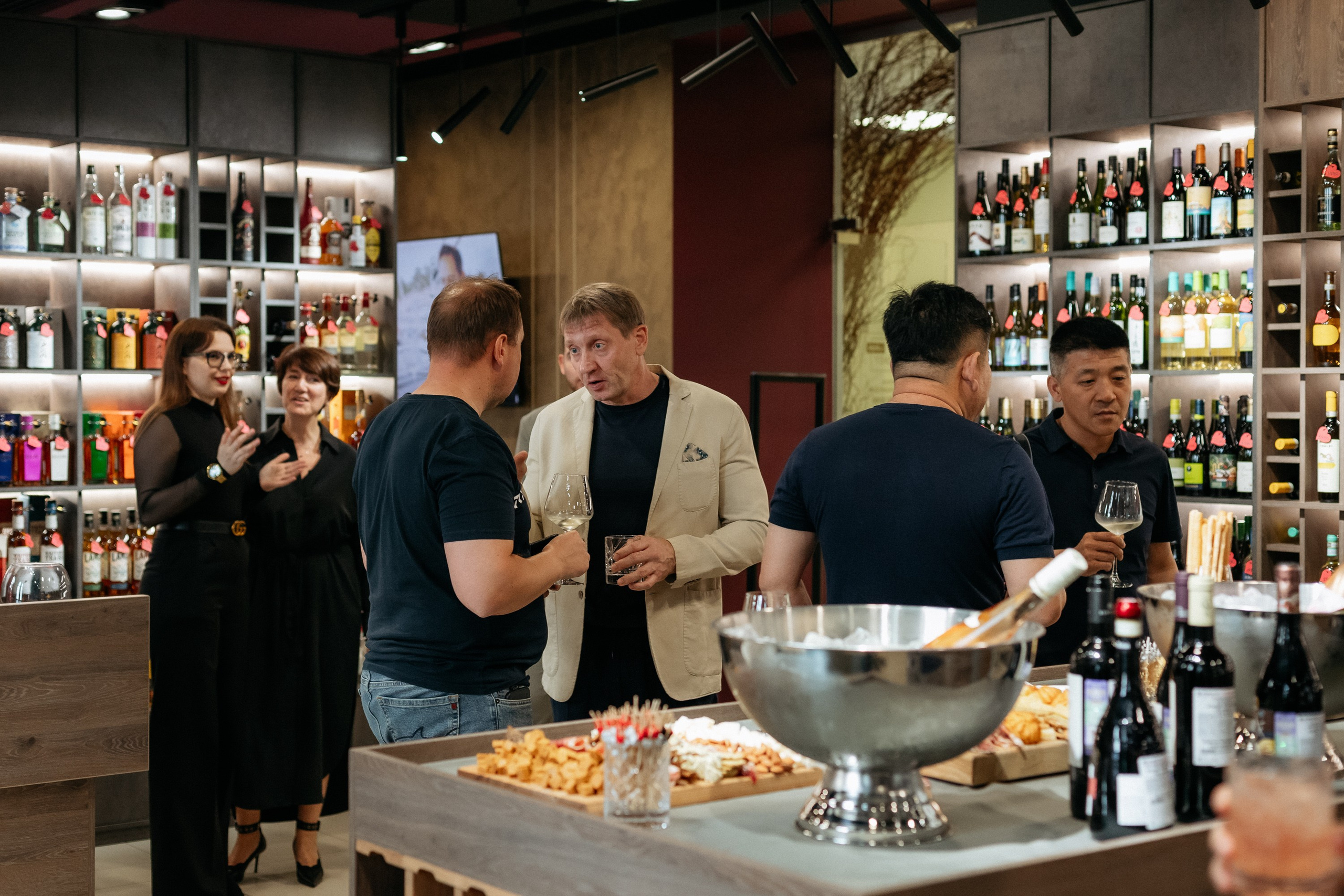 BY SIMPLE ВИНОТЕКА — ОТКРЫТИЕ. СВОИ. ФОТООТЧЕТЫ-СОБЫТИЯ-МЕСТА