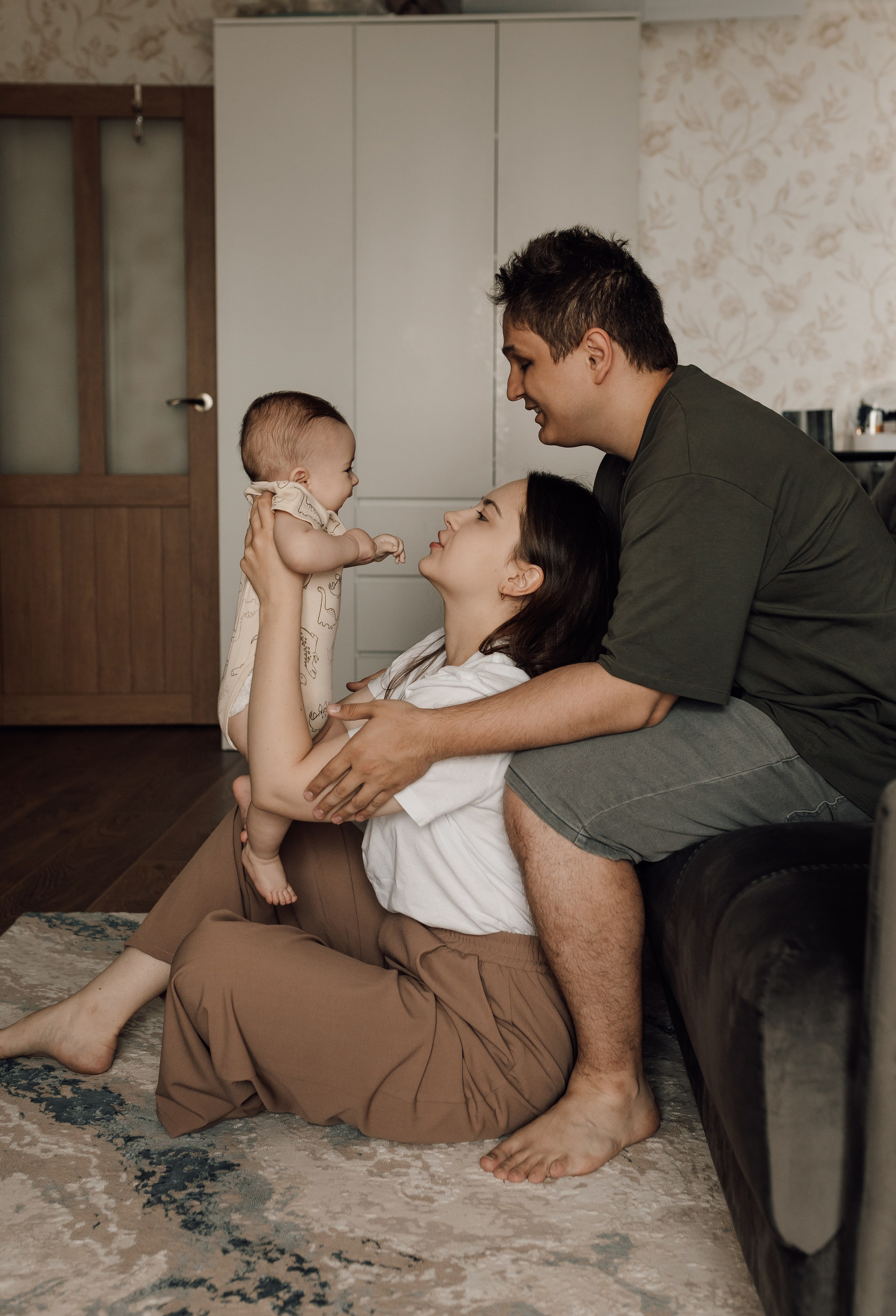 Юля с семьёй дома. Фотограф в Москве Юлия Хамзина