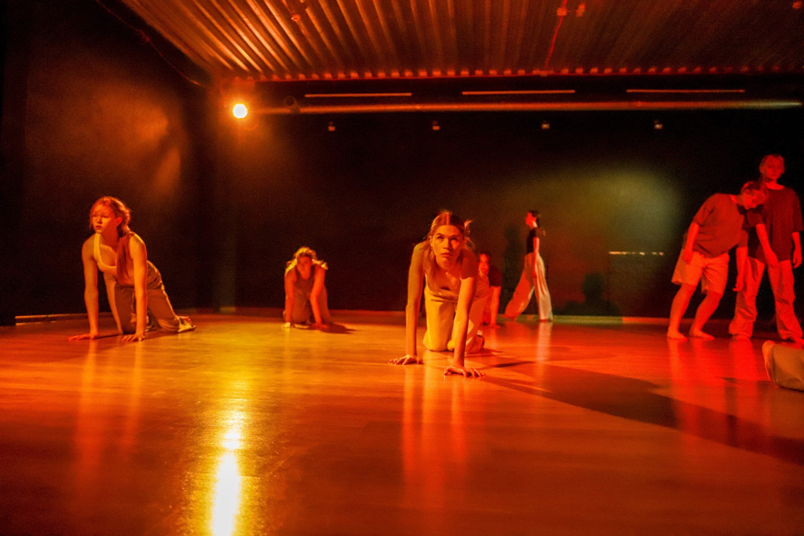 Современный показ Подземка. Небесные ласточки. Фотограф Юлия Мальцева