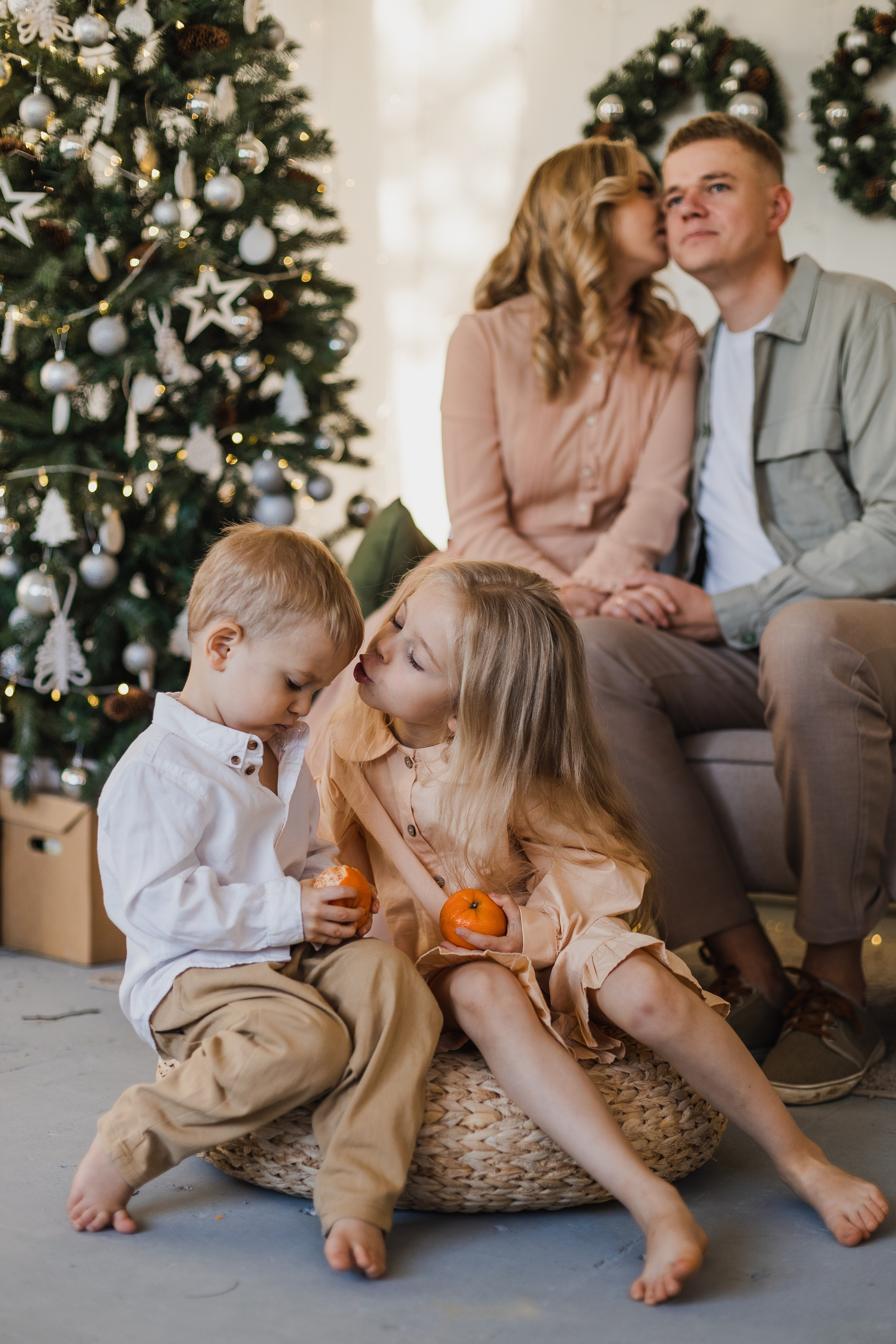 Новогодние семейные съёмки в фотостудии. Свадебный и семейный фотограф Дарья Осипова (Никитина). Саратов