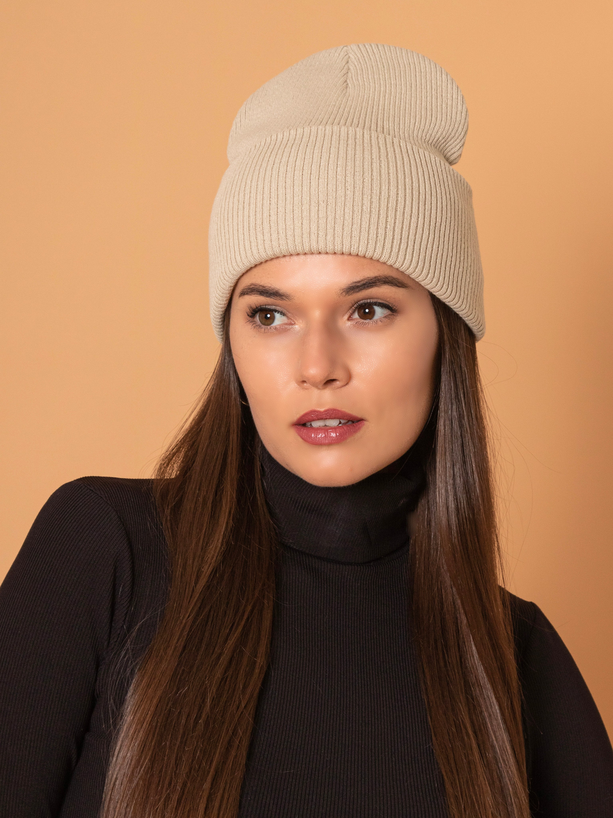 Шапки женские. Фотостудия для Wildberries Ozon