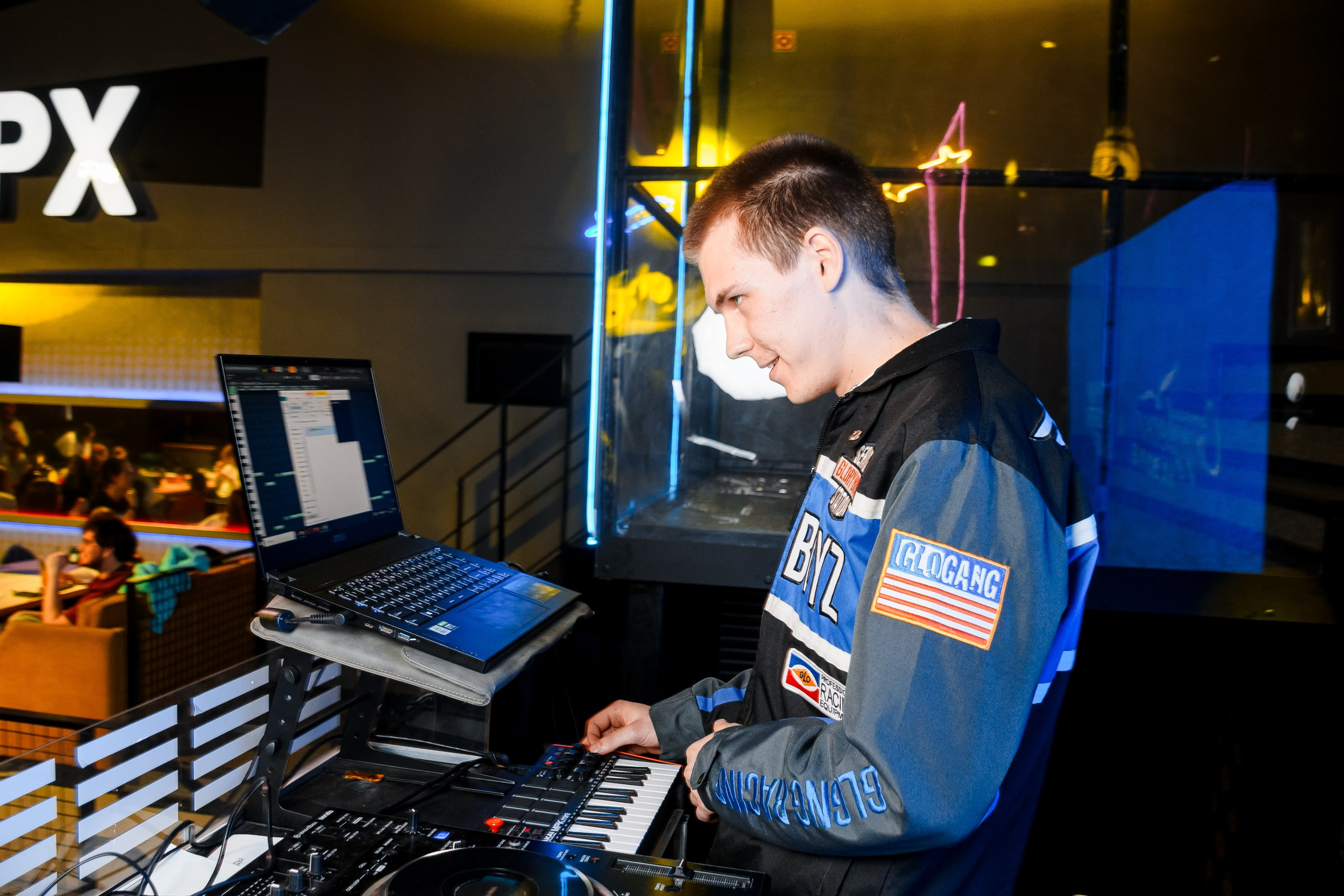 Студвесна на Волге. Диджеи. Фотограф Елена Афанасьева