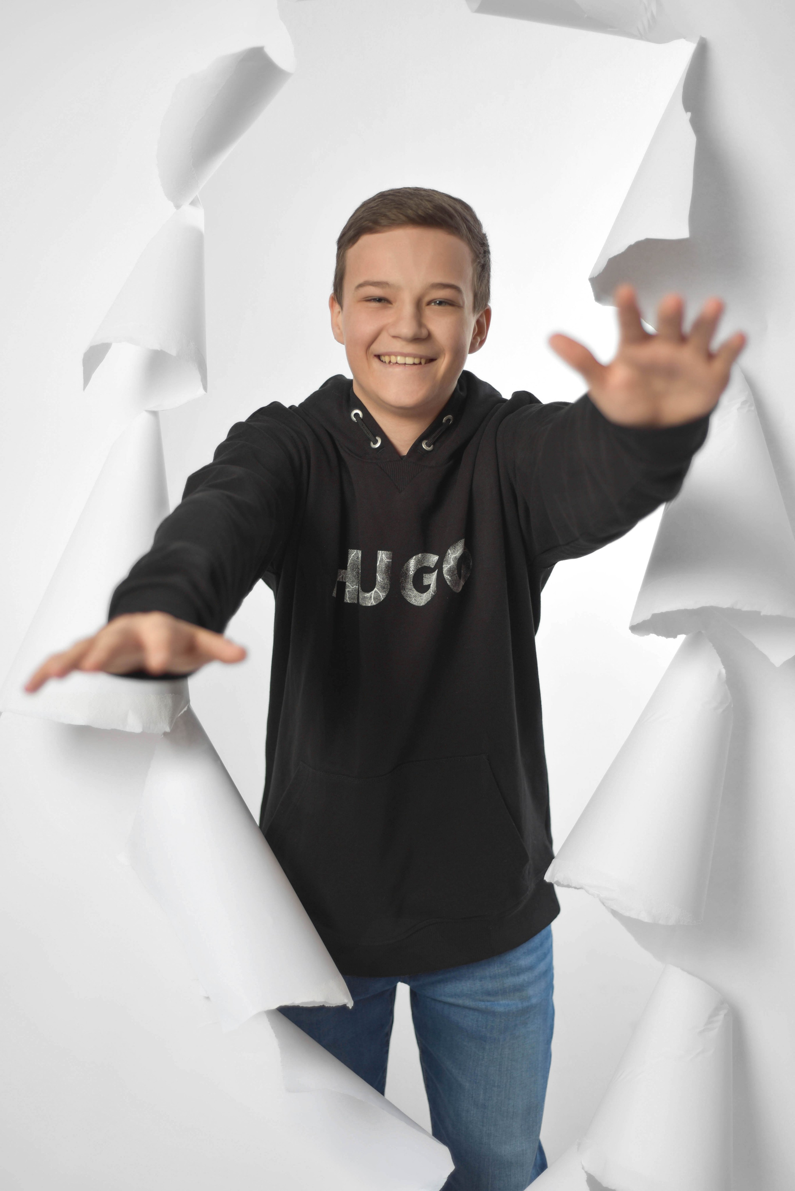 Альбом на окончание школы 9 и 11 класс «Взрывной». Выпускные альбомы в Тюмени для школ, садов, вузов спортивных секций