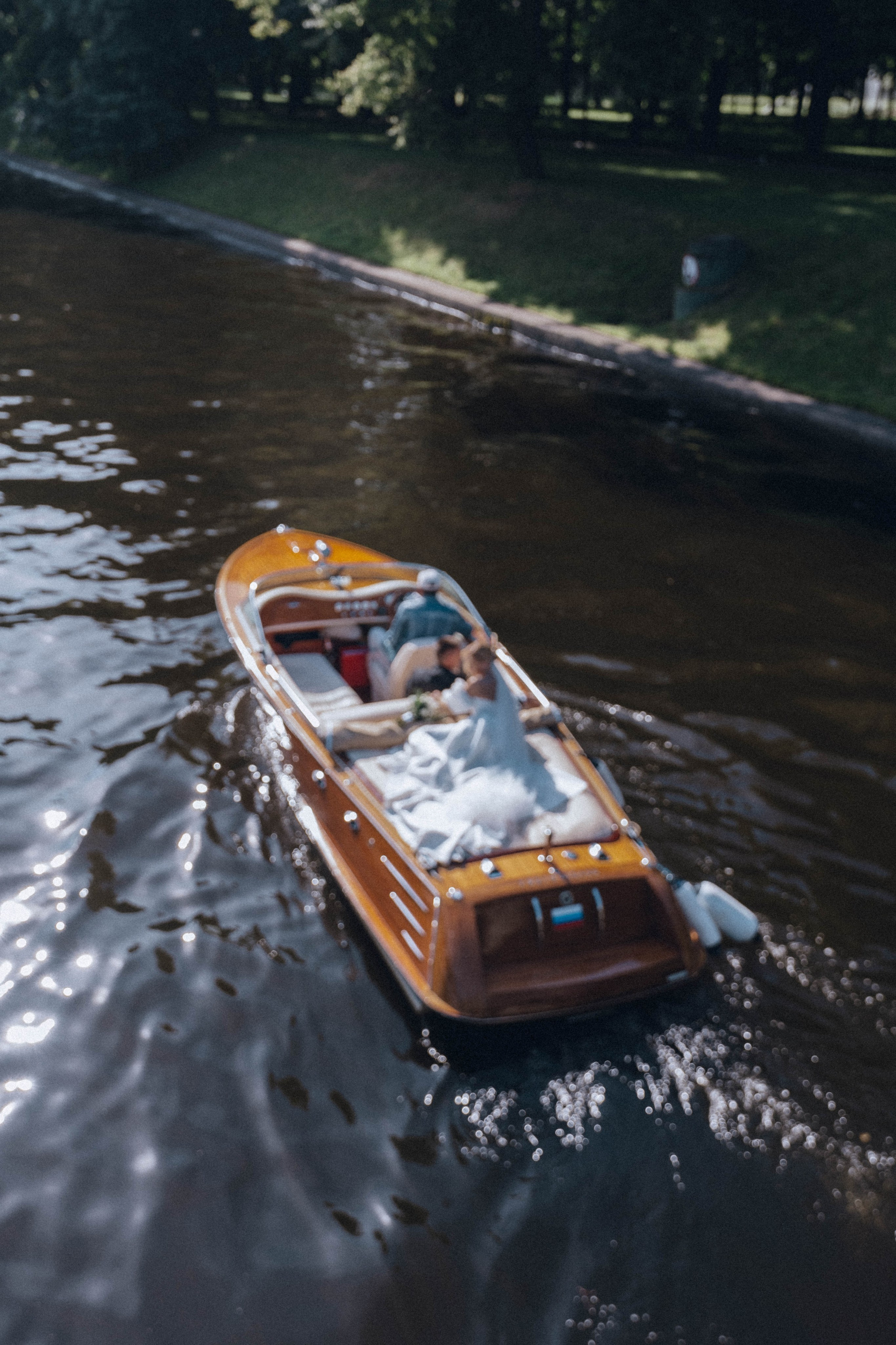 СВАДЕНБНАЯ СЬЕМКА НА КАТЕРЕ ПО КАНАЛАМ САНКТ-ПЕТЕРБУРГА И В АКВАТОРИИ НЕВЫ. Профессиональный фотограф, Санкт-Петербург — Виктория Богомолова