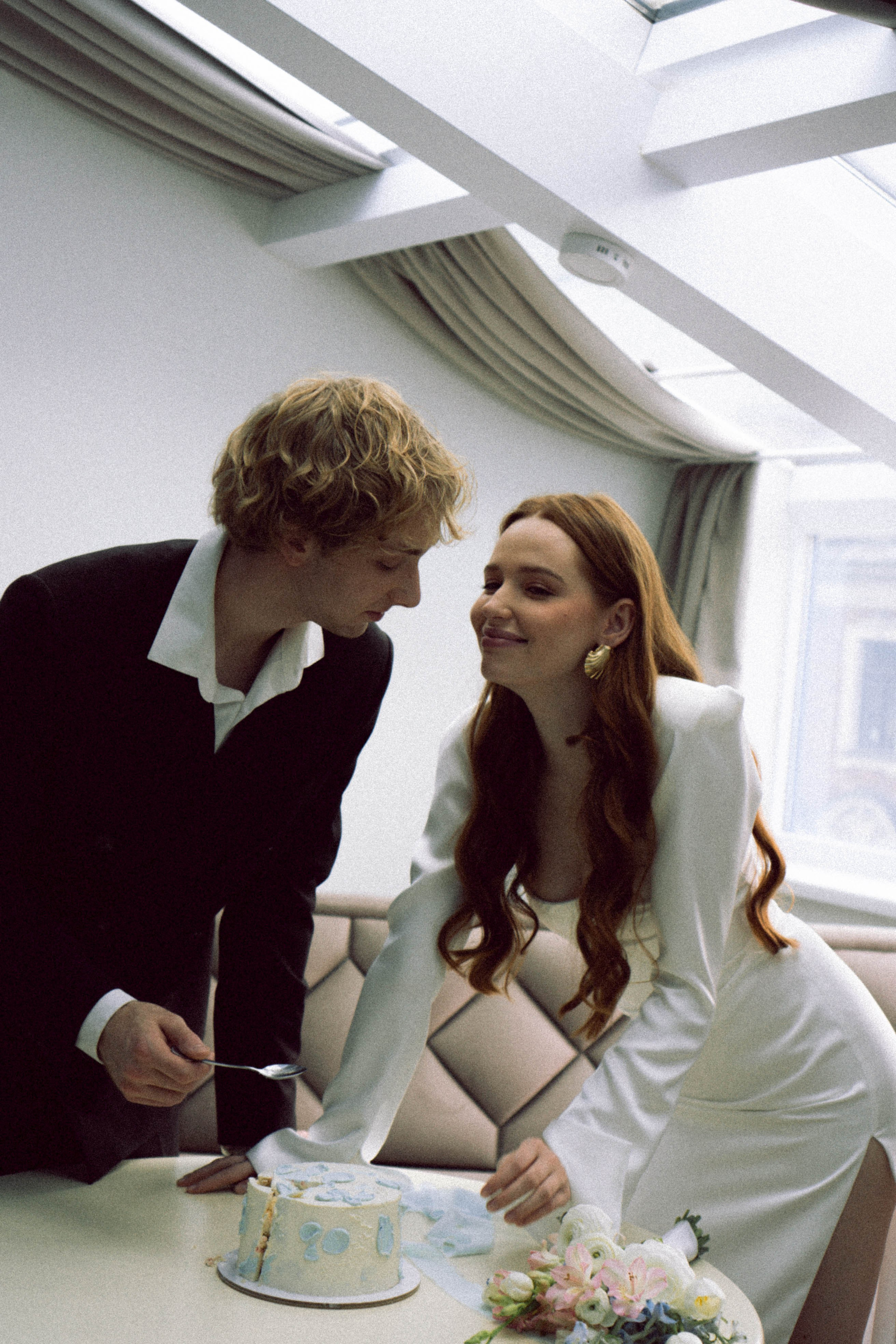 СВАДЕБНАЯ СЬЕМКА В ОТЕЛЕ. СБОРЫ ЖЕНИХА И НЕВЕСТЫ И ТАКЖЕ ТОР И ПОДГОТОВКА К ПРОГУЛКЕ. Профессиональный фотограф, Санкт-Петербург — Виктория Богомолова