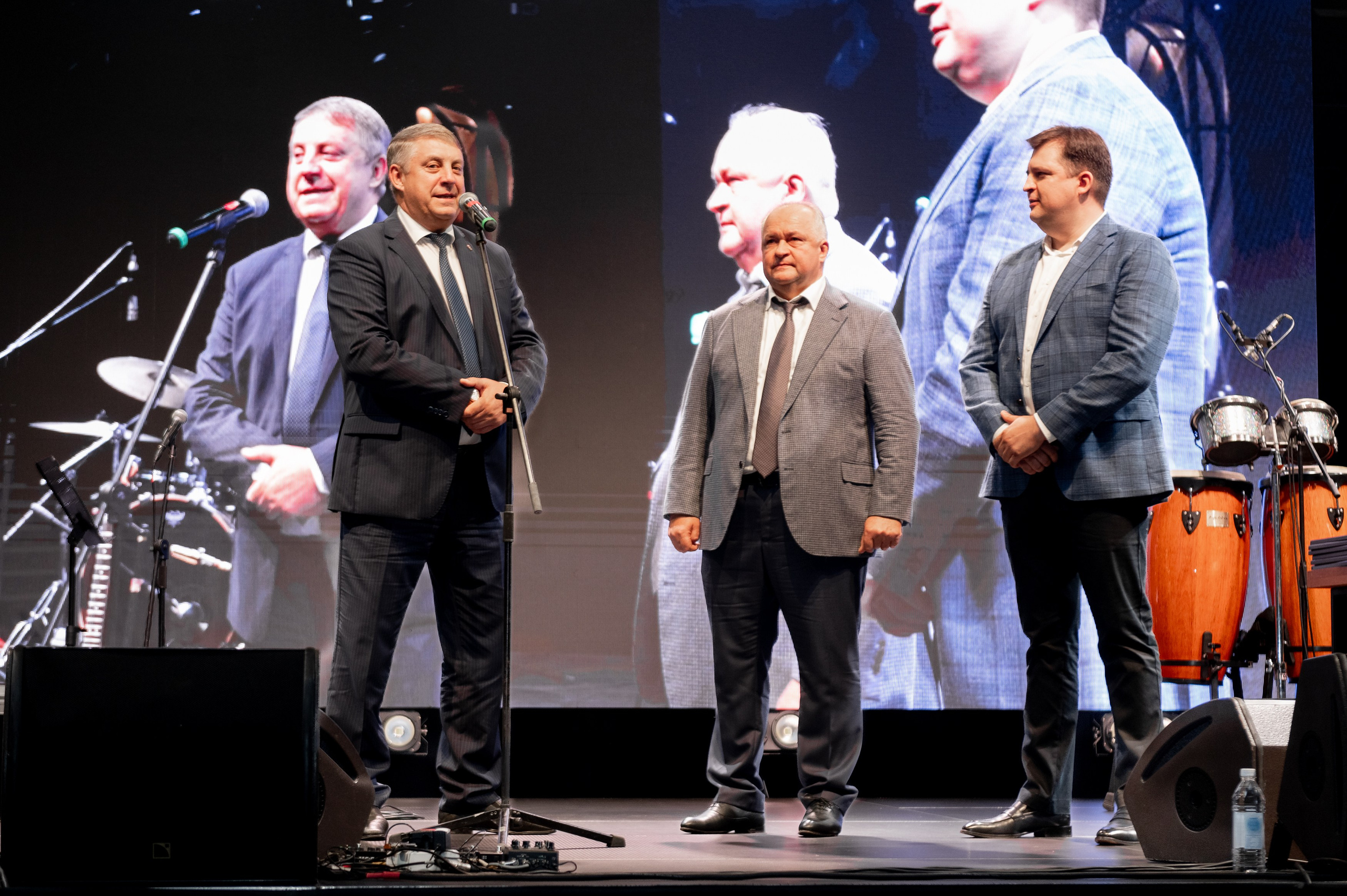 20 лет Дятьково мебель. Свадебный, семейный и репортажный фотограф. Брянск. Эльвира Голенкова