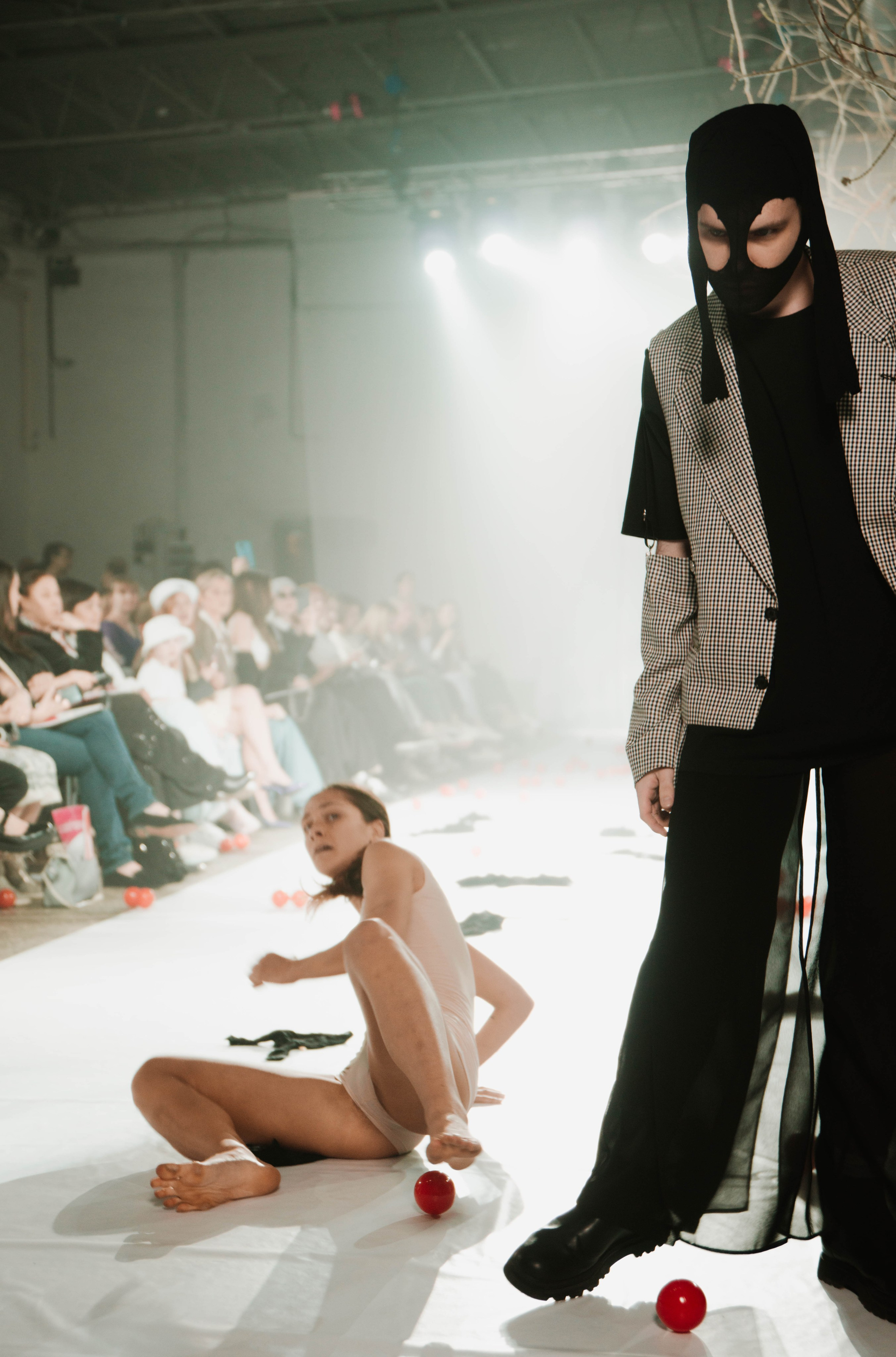 Показ «Красный Шум». Ксения Glossa. Портретный и репортажный фотограф в Самаре