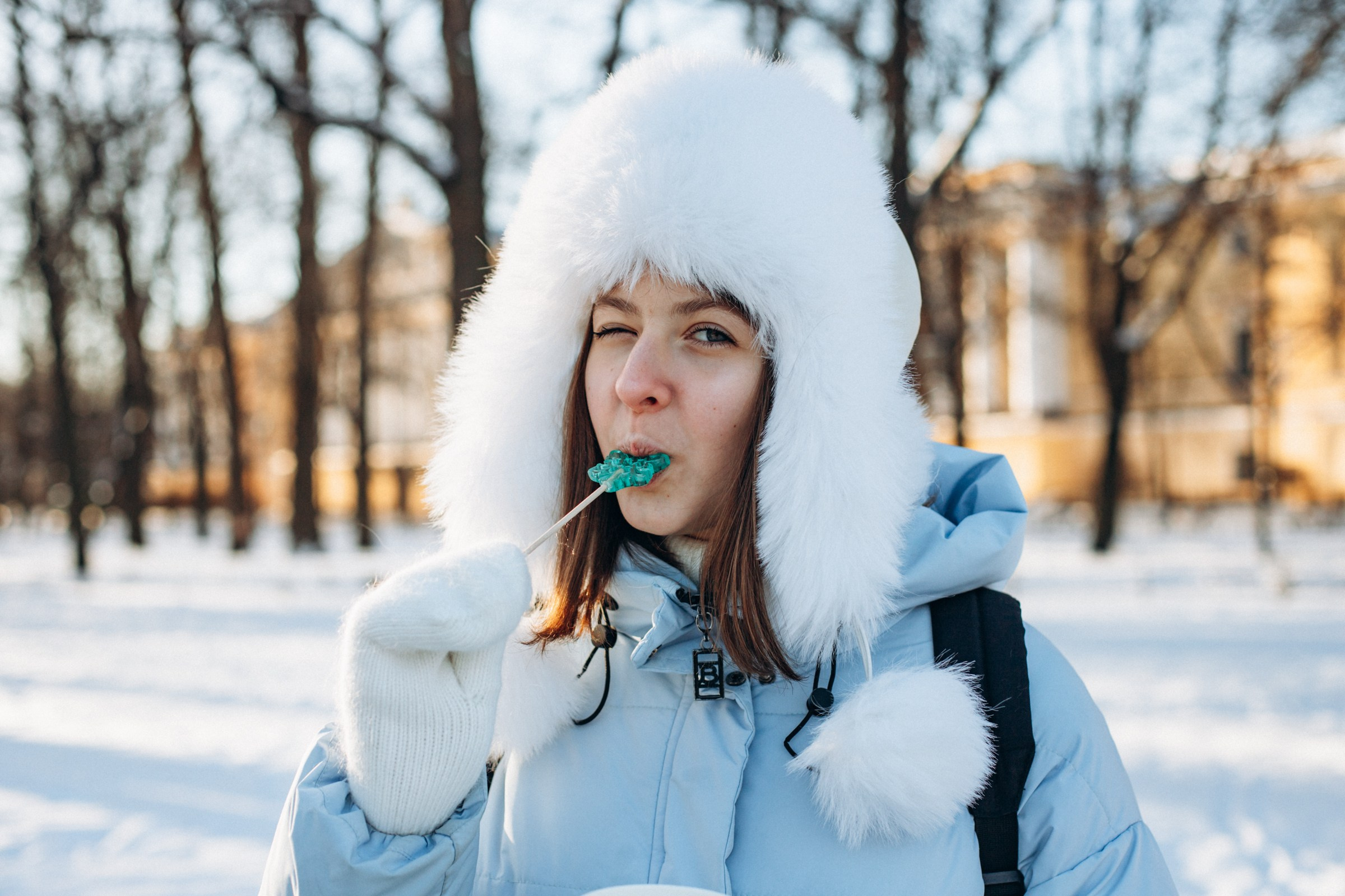 Анна с семьей в феврале. Фотопрогулка в Петербурге. Индивидуальный и семейный фотограф в Санкт-Петербурге