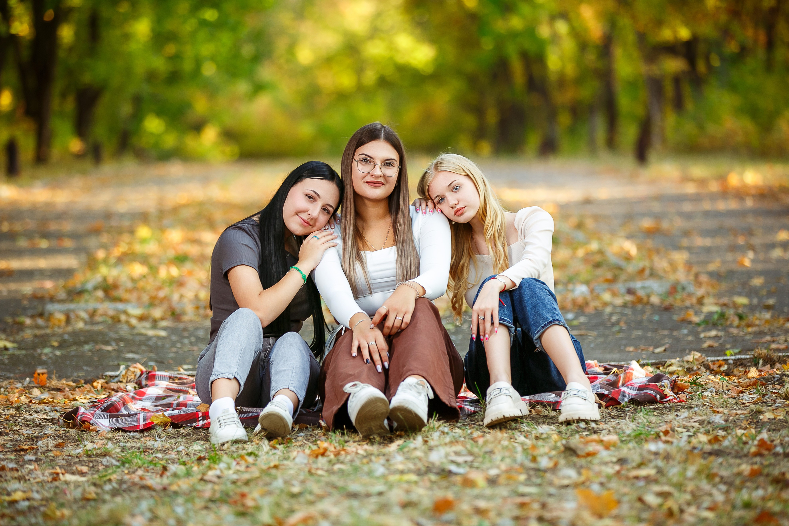 ОСЕННЯЯ ПРОГУЛКА. Выпускные альбомы в Донецке и ДНР. Фотограф Донецк и ДНР