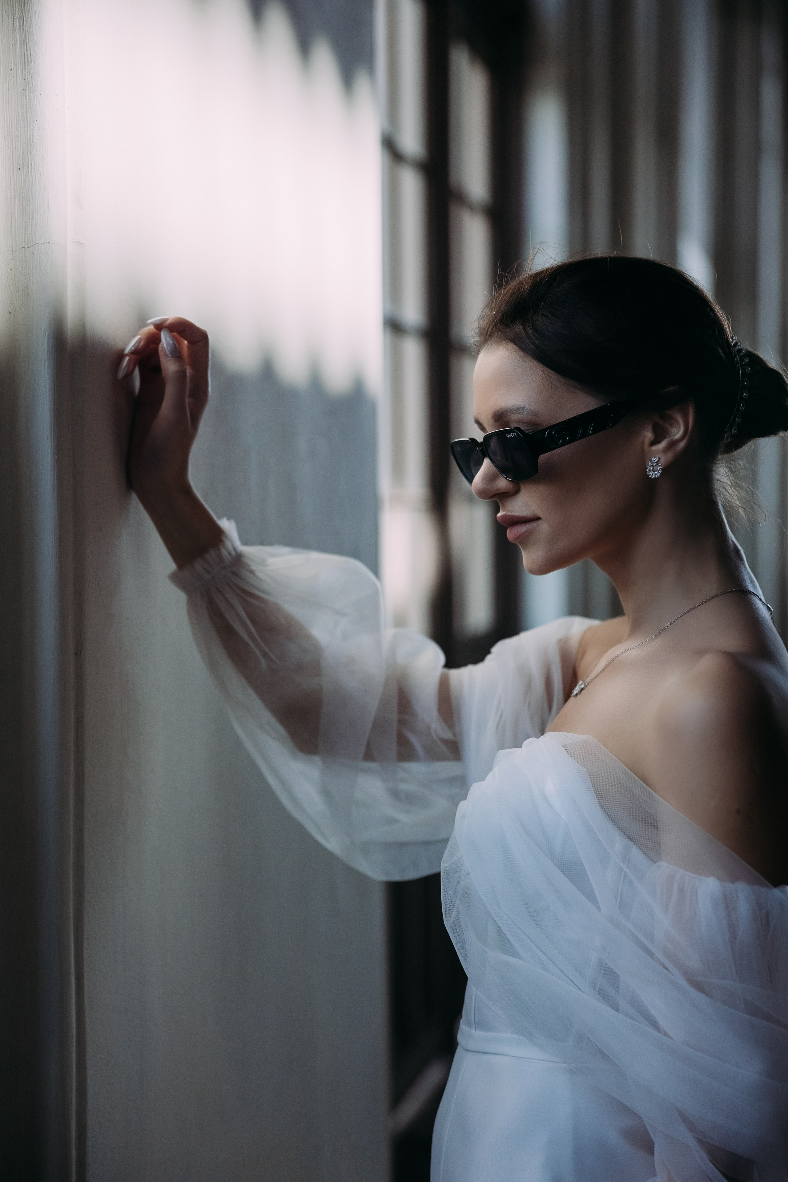 Волшебство уходит — Знаю. — И что мы будем делать? — Наслаждаться моментом. Свадебный фотограф в Санкт-Петербурге