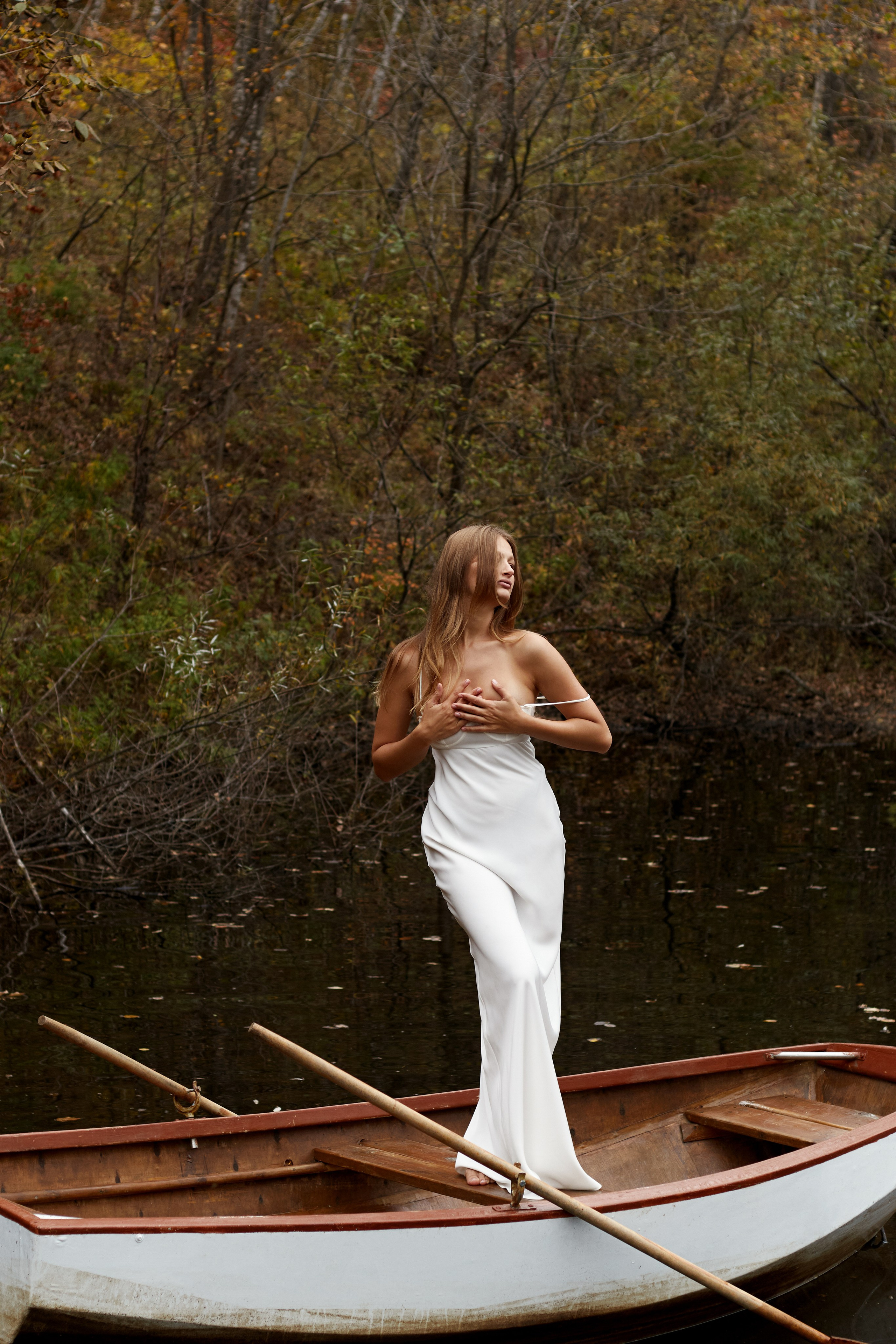 фотосессия девушки на лодке
