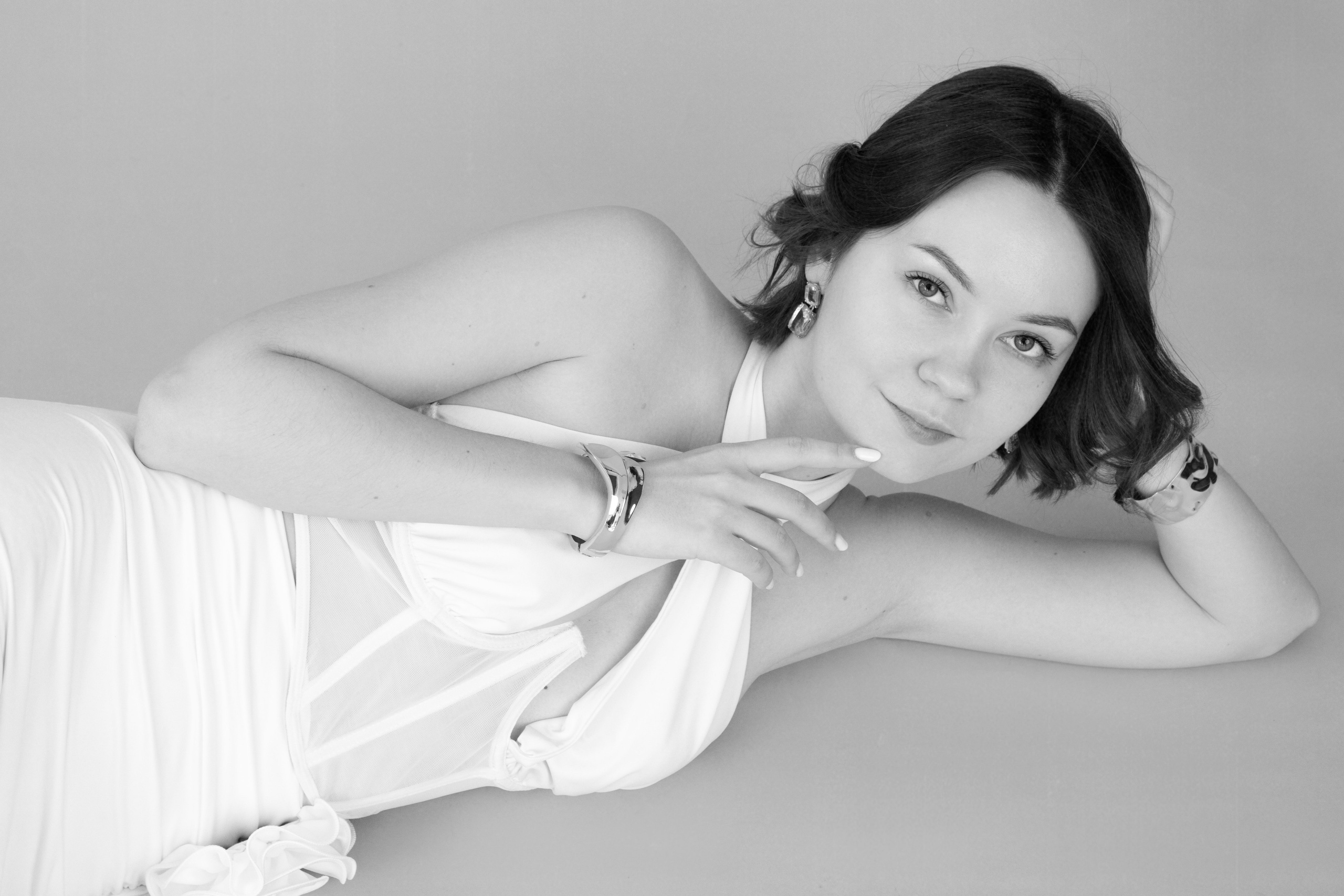 женский портрет черно белый