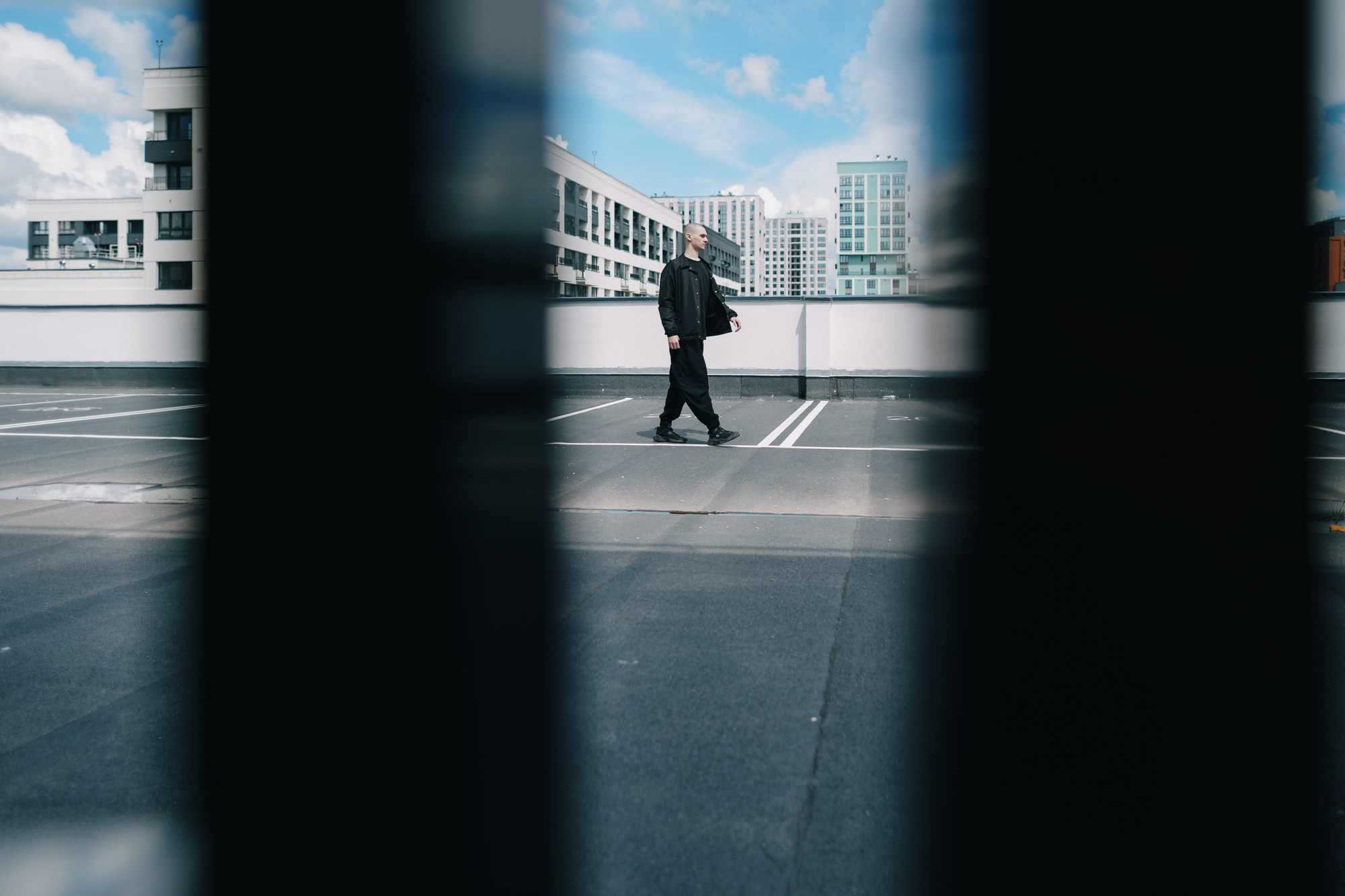 Мужской фотограф Тюмень | Стильная портретная фотосессия на крыше