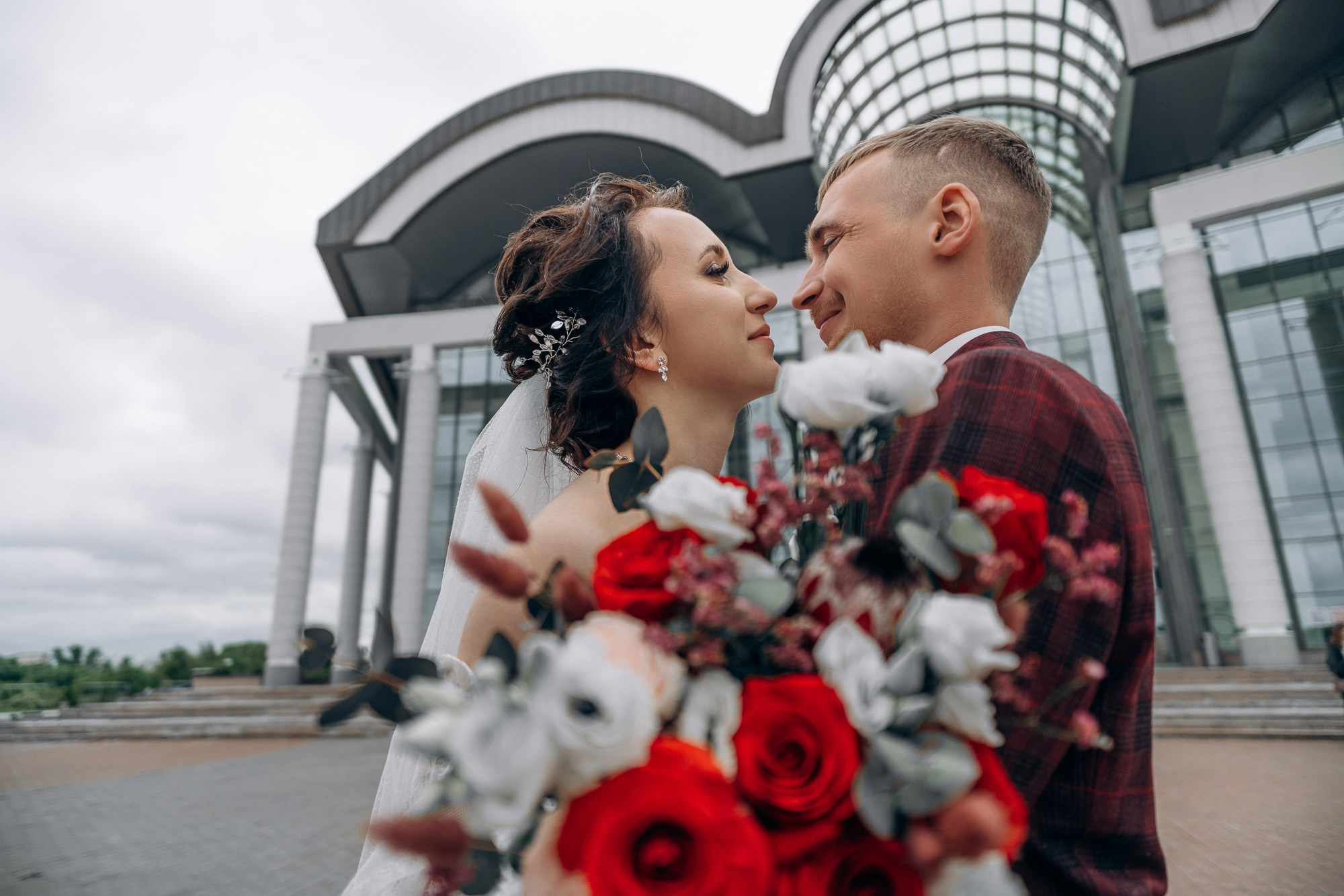 Свадебная фотосессия летом с выездной регистрацией. Свадебный и репортажный фотограф в Ярославле Евгений Сальников