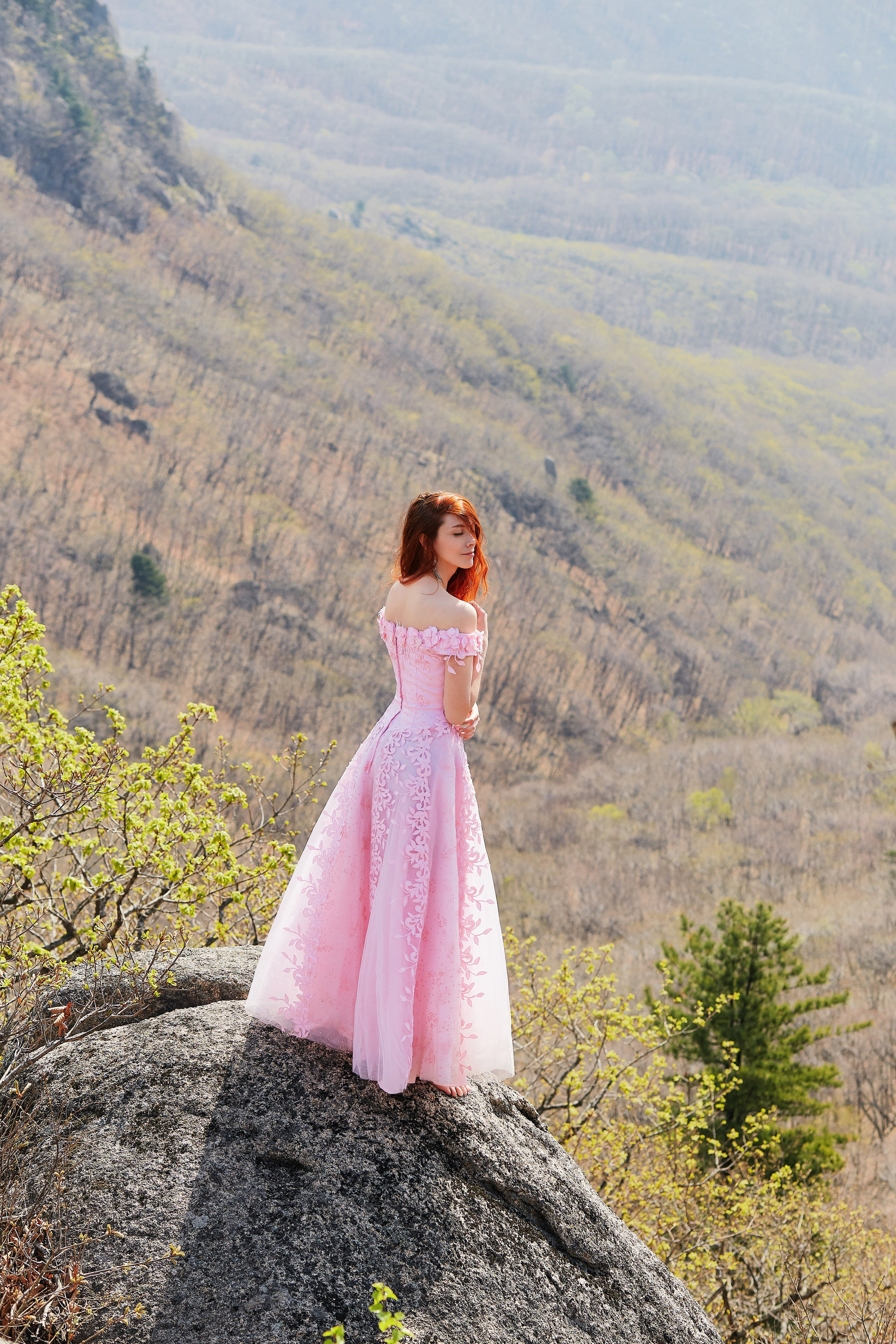 Фэнтези фотосессия на природе рядом с Драконьим хребтом в Приморье