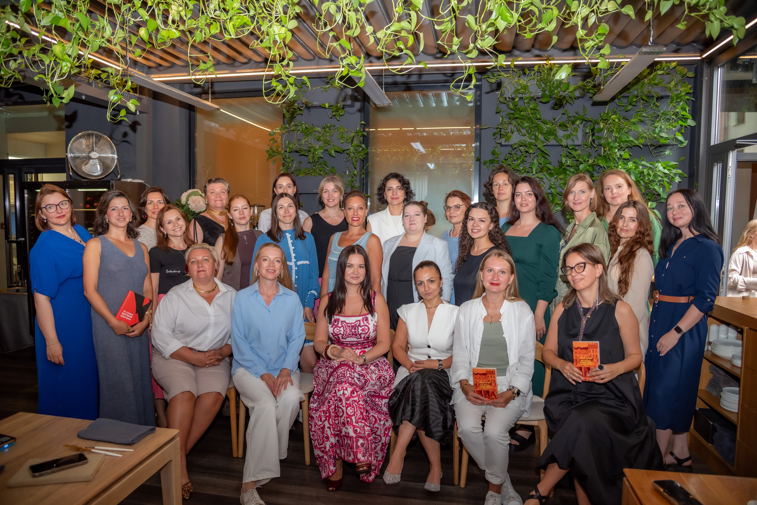 Встреча книжного клуба и презентация книги. Елена Сергеева- фотограф для жизни и бренда. Фотосессии и репортаж мероприятий