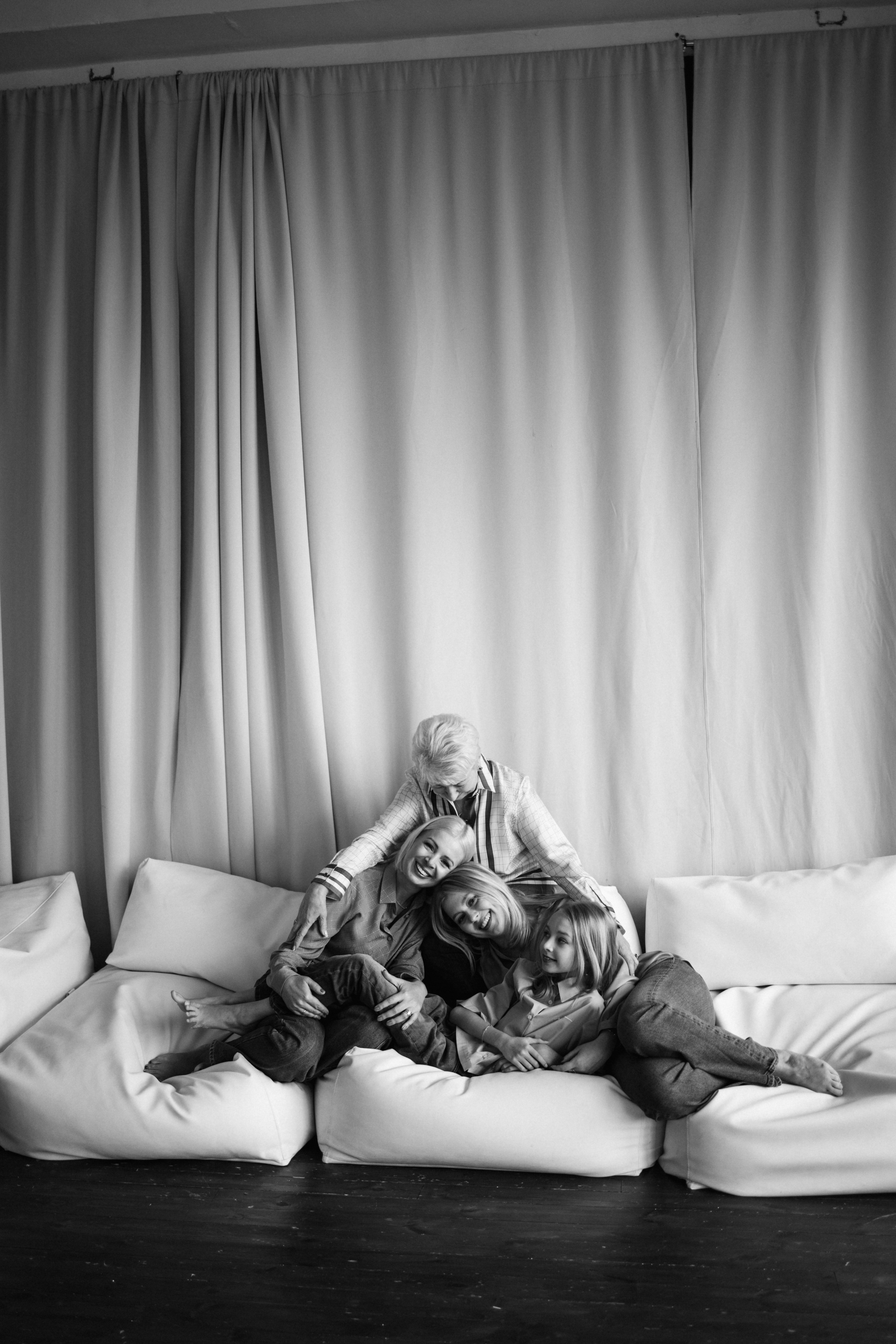 Семейная фотосессия Москва, семейный фотограф в Москве, семейная фотосессия, детский фотограф, семейная фотосессия в студии, фотосессия поколения, поколение, фотосессия всей семьи