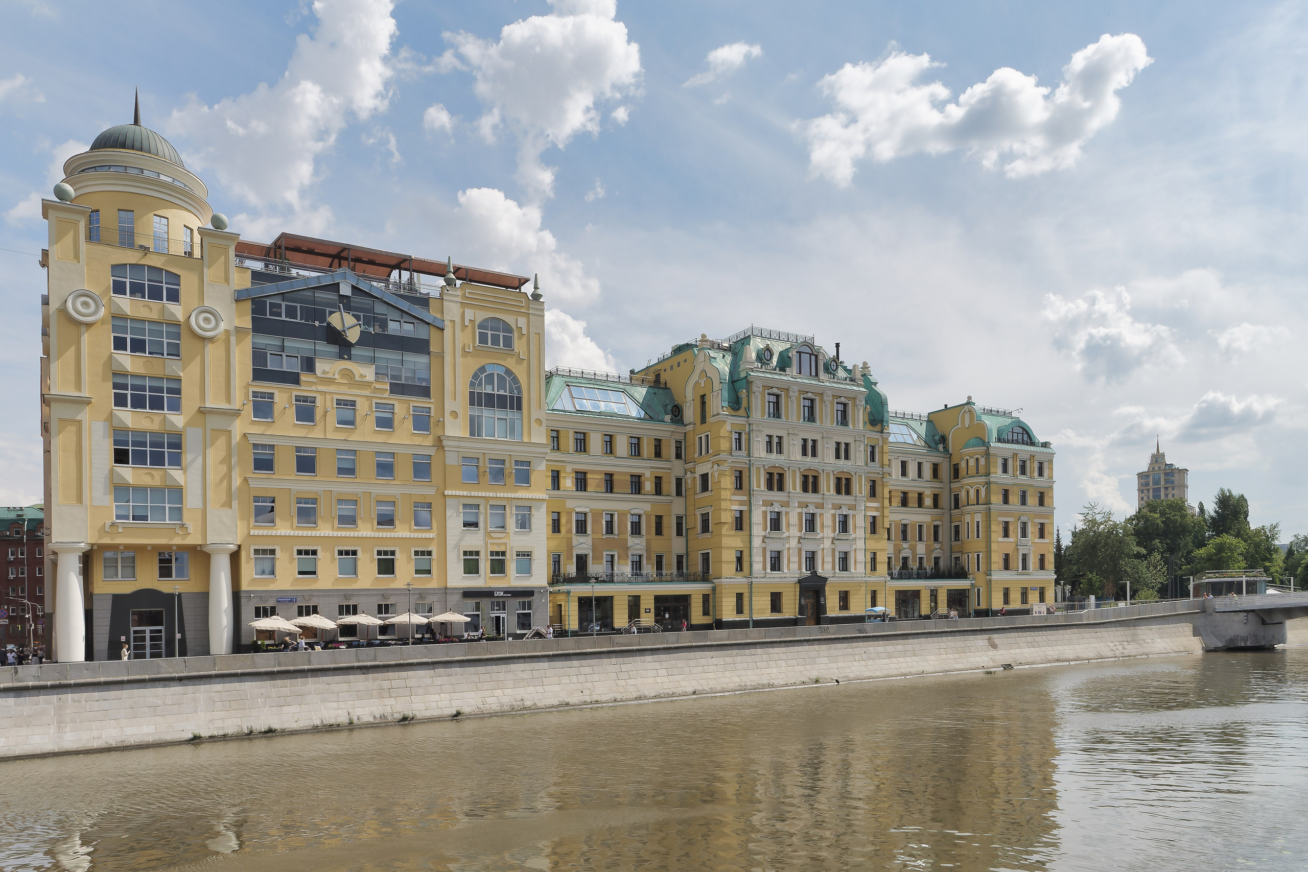 Картинки с острова между Берсеневской и Якиманской набережными Москвы-реки. Фотограф Никифоров-Гордеев Сергей. Москва и МО