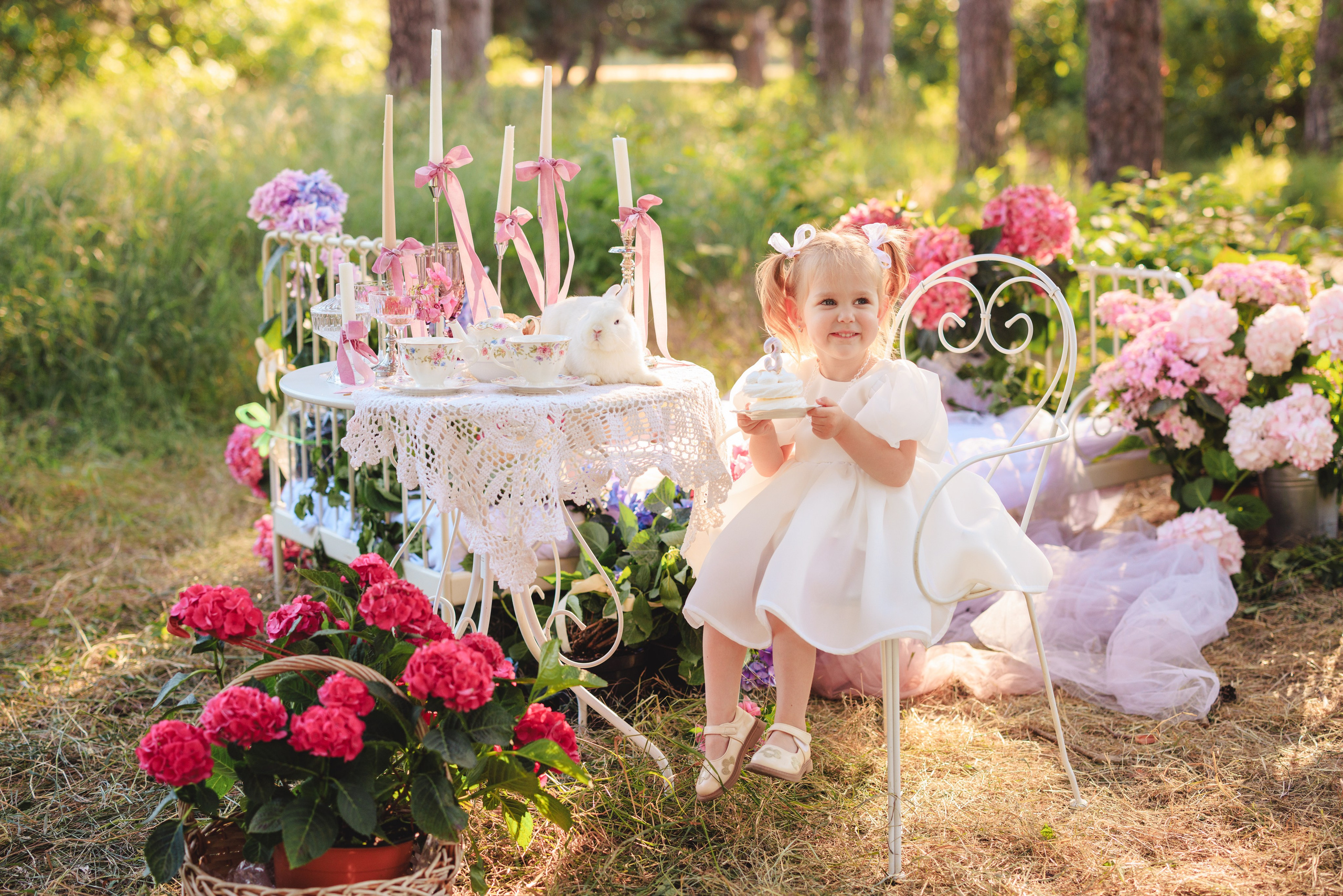 Цветочная кровать с кроликами. Семейный и детский фотограф в Краснодаре Анна Трашкова