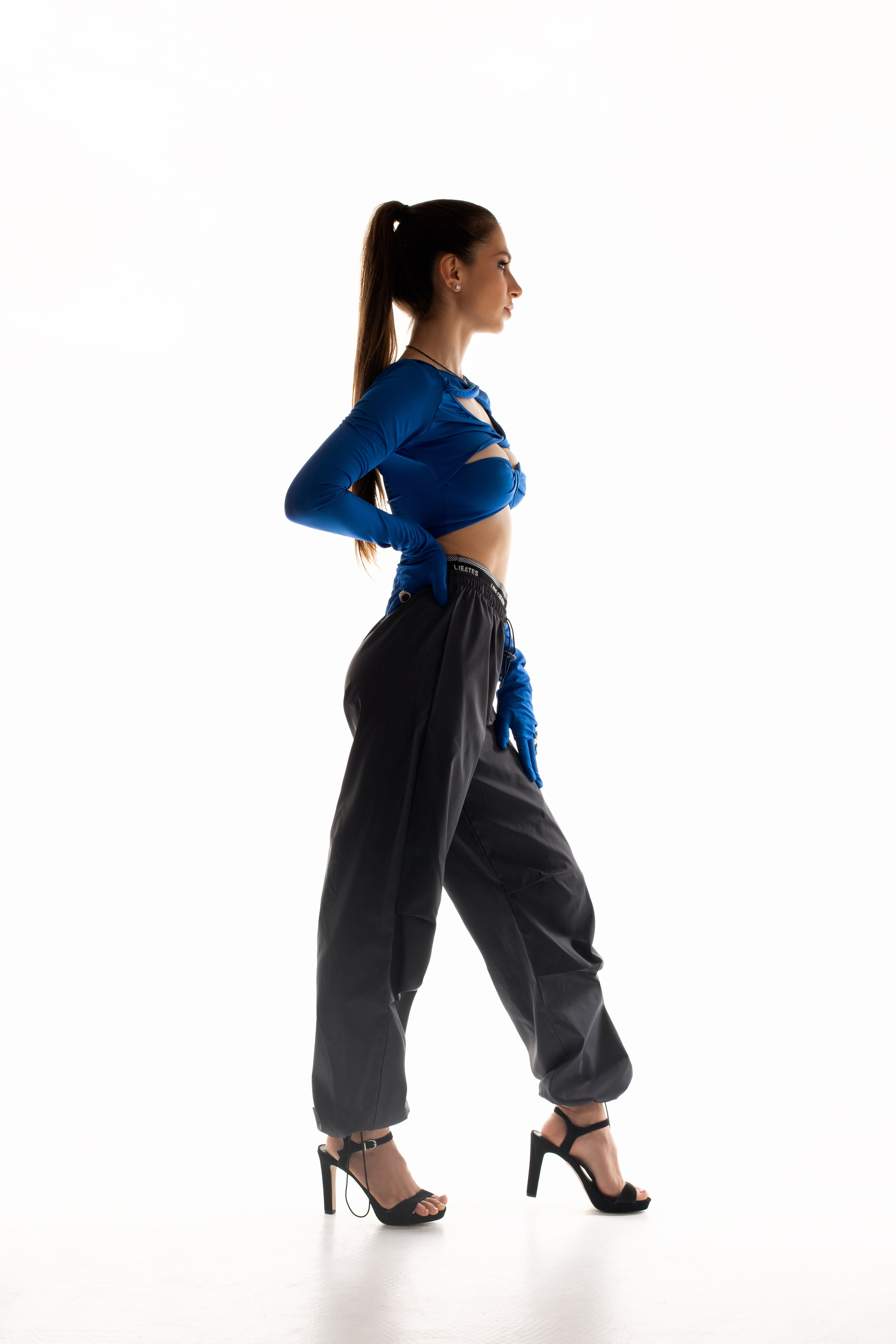 Съёмочный гардероб. Фотограф в стиле минимализм Тюмень