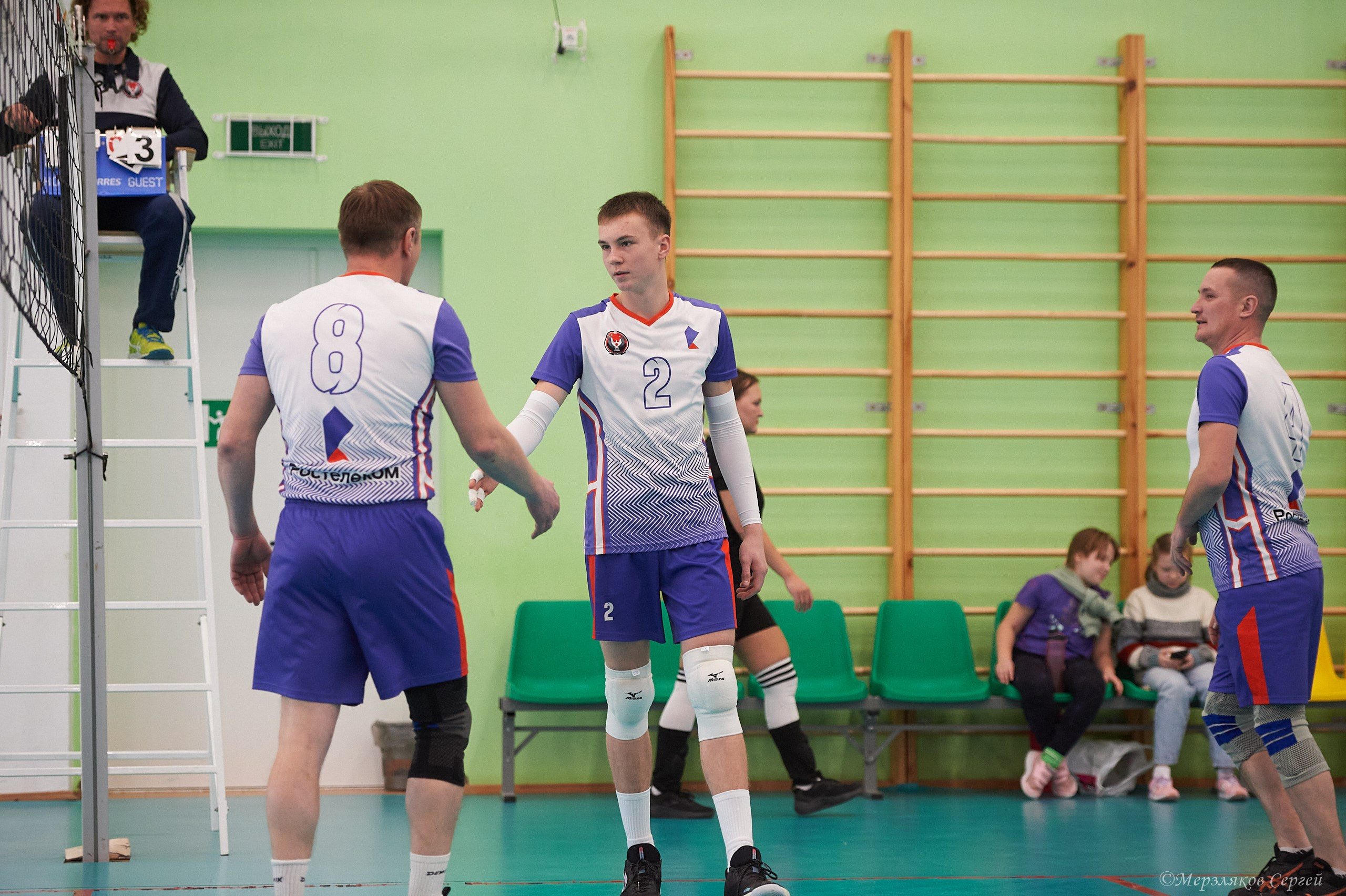 Новогодний волейбольный турнир. Ижевск. 16.12.23. Спортивный репортажный фотограф в Ижевске Сергей Мерзляков