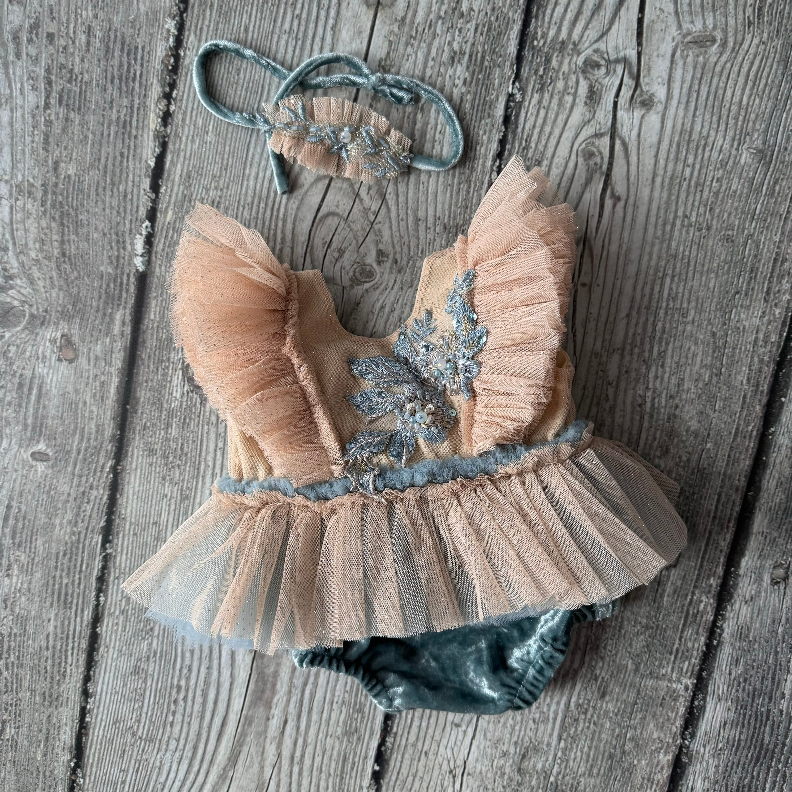 Костюмы и аксессуары для фотосессии новорожденных | Реквизит для съемки newborn в Москве. Фотосессия новорожденных в Москве и Московской области | Профессиональный фотограф newborn — Татьяна Иванова