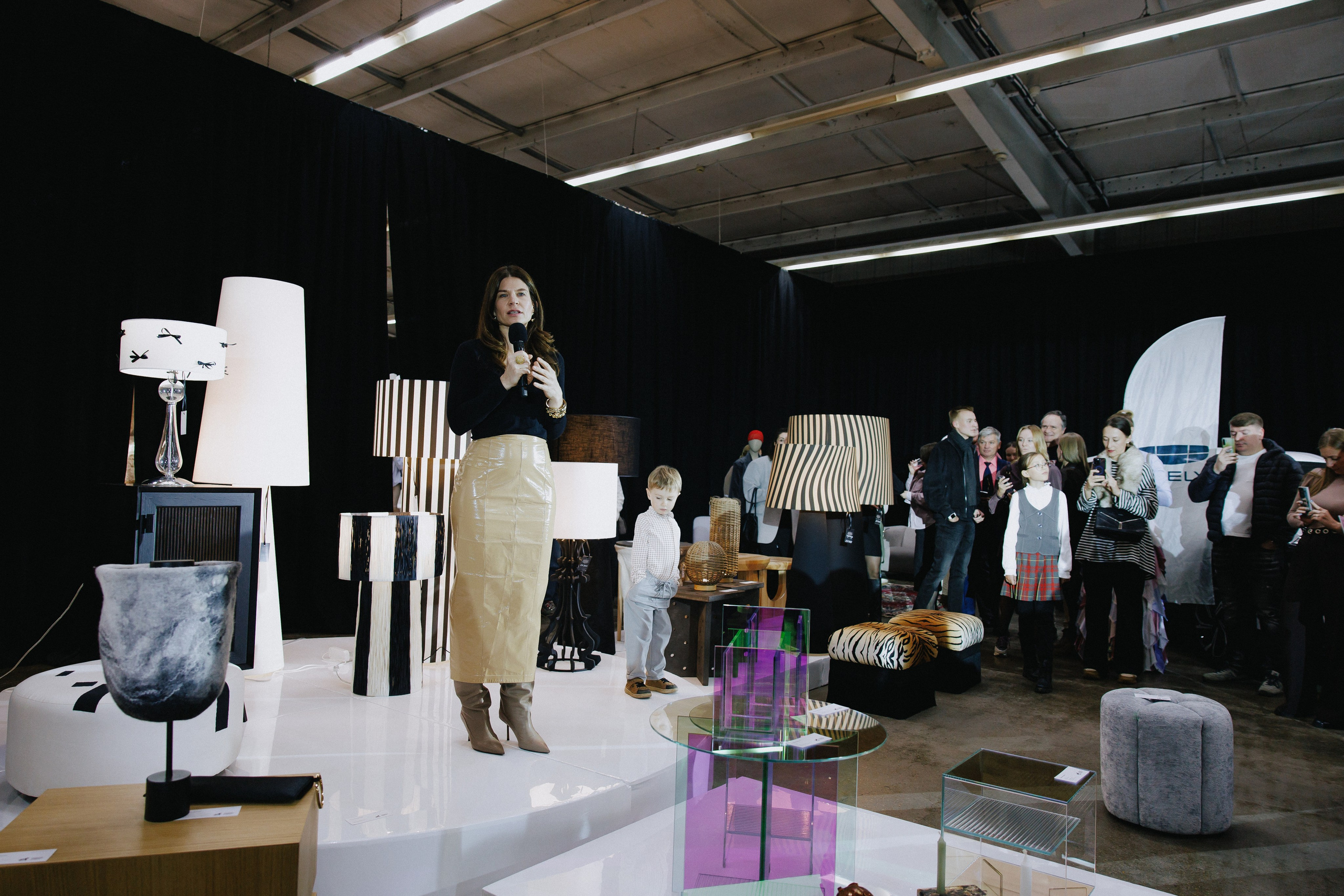 Выставка СТО ВЕЩЕЙ В ИНТЕРЬЕРЕ. Фотограф Иркутск Антипин Сергей