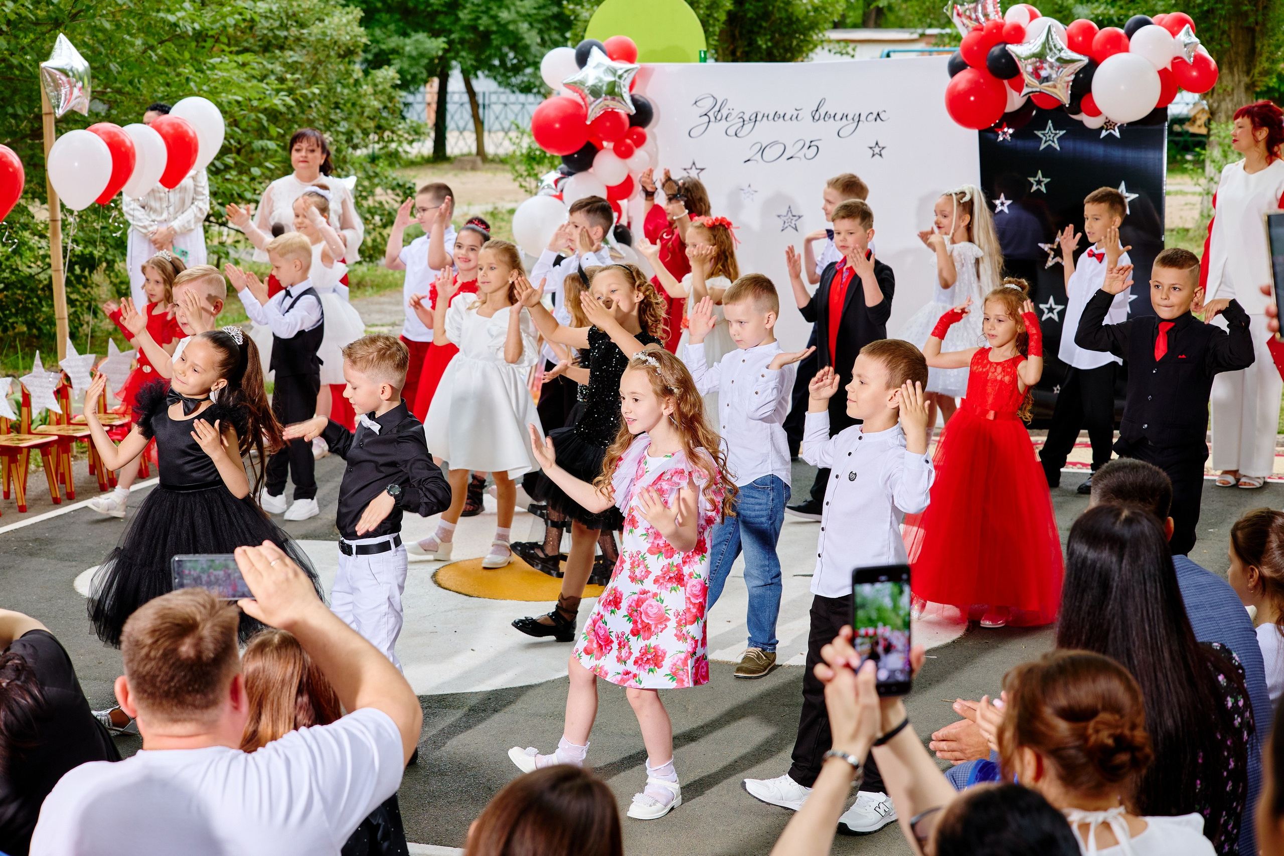 Выпускной 45 сад. Фотограф Выпускные альбомы Таганрог Сергей Коробченко
