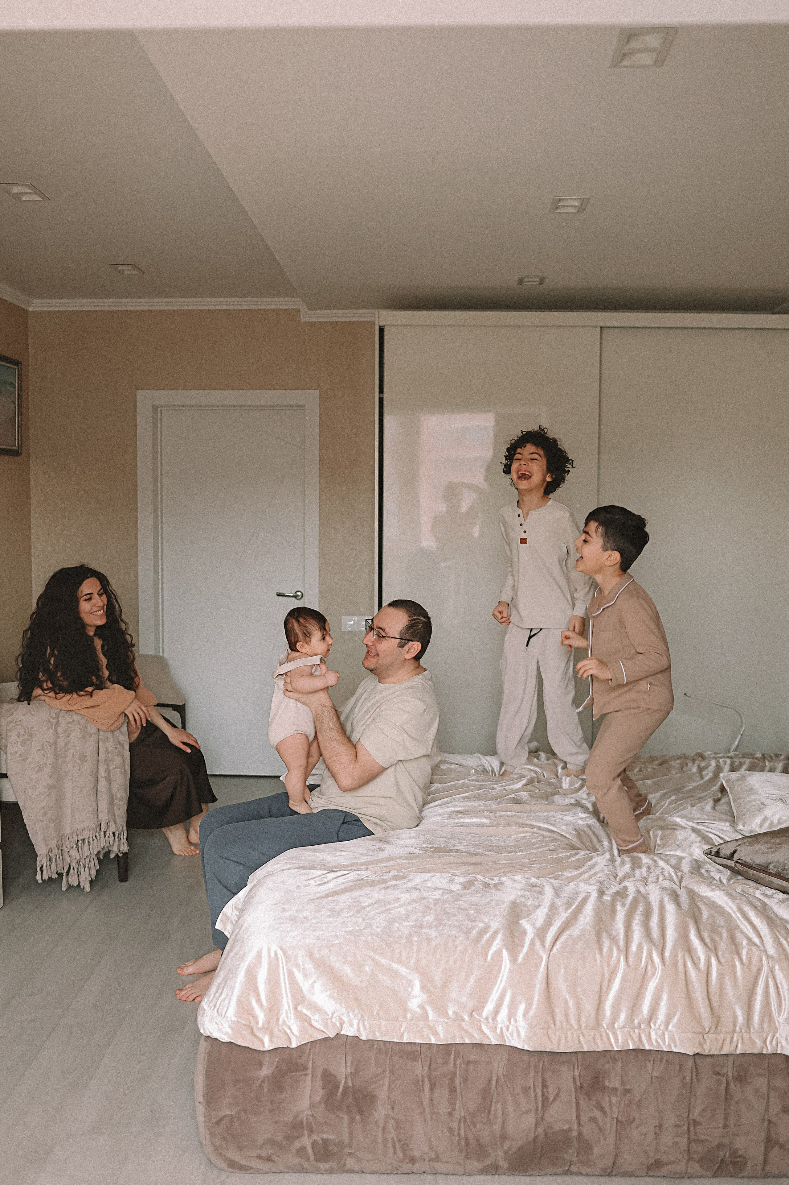 С малышкой. Семейный фотограф Тюмень, фотограф на роды Салмина Мария