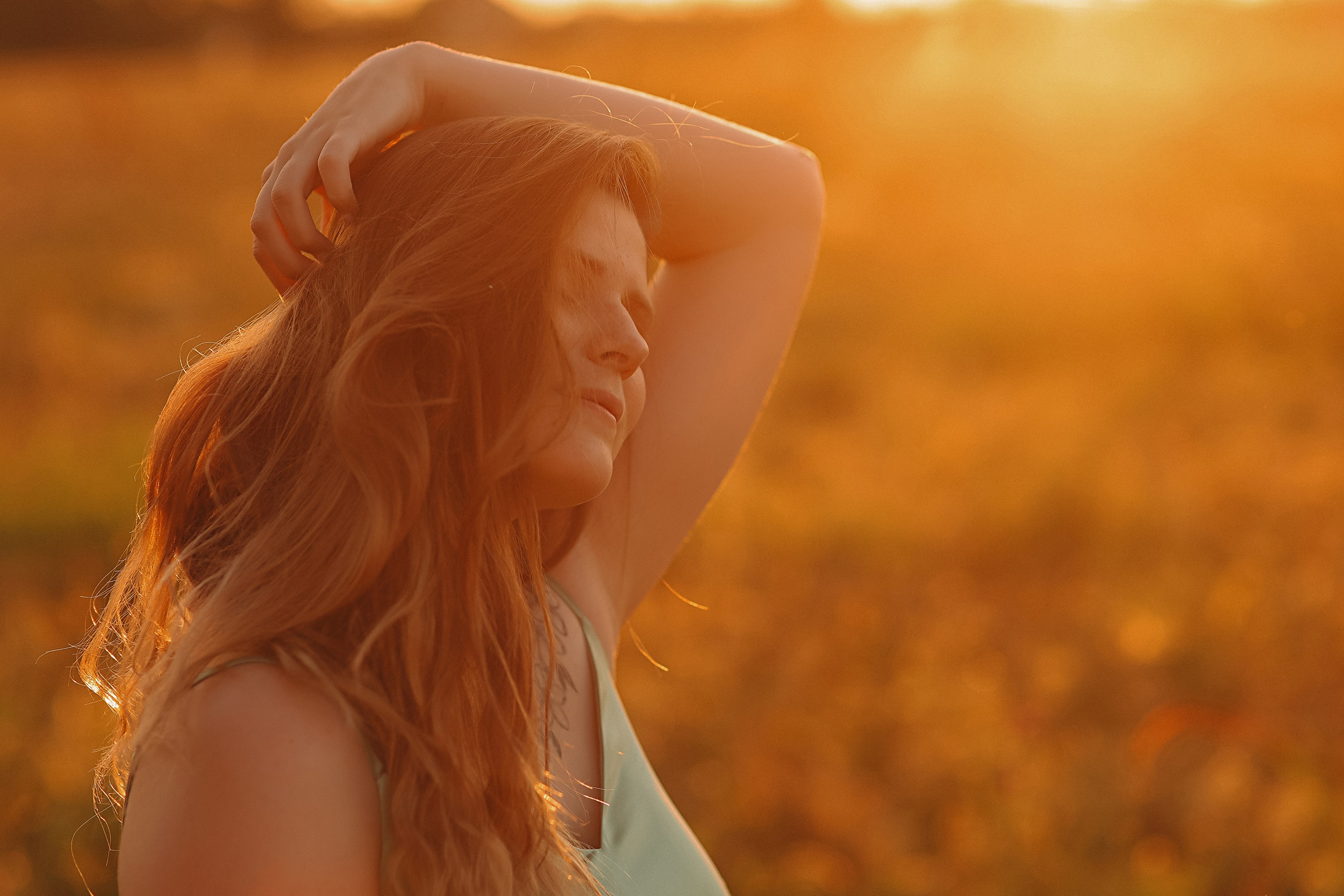 Закатное поле семейная. Семейный фотограф Тюмень, фотограф на роды Салмина Мария