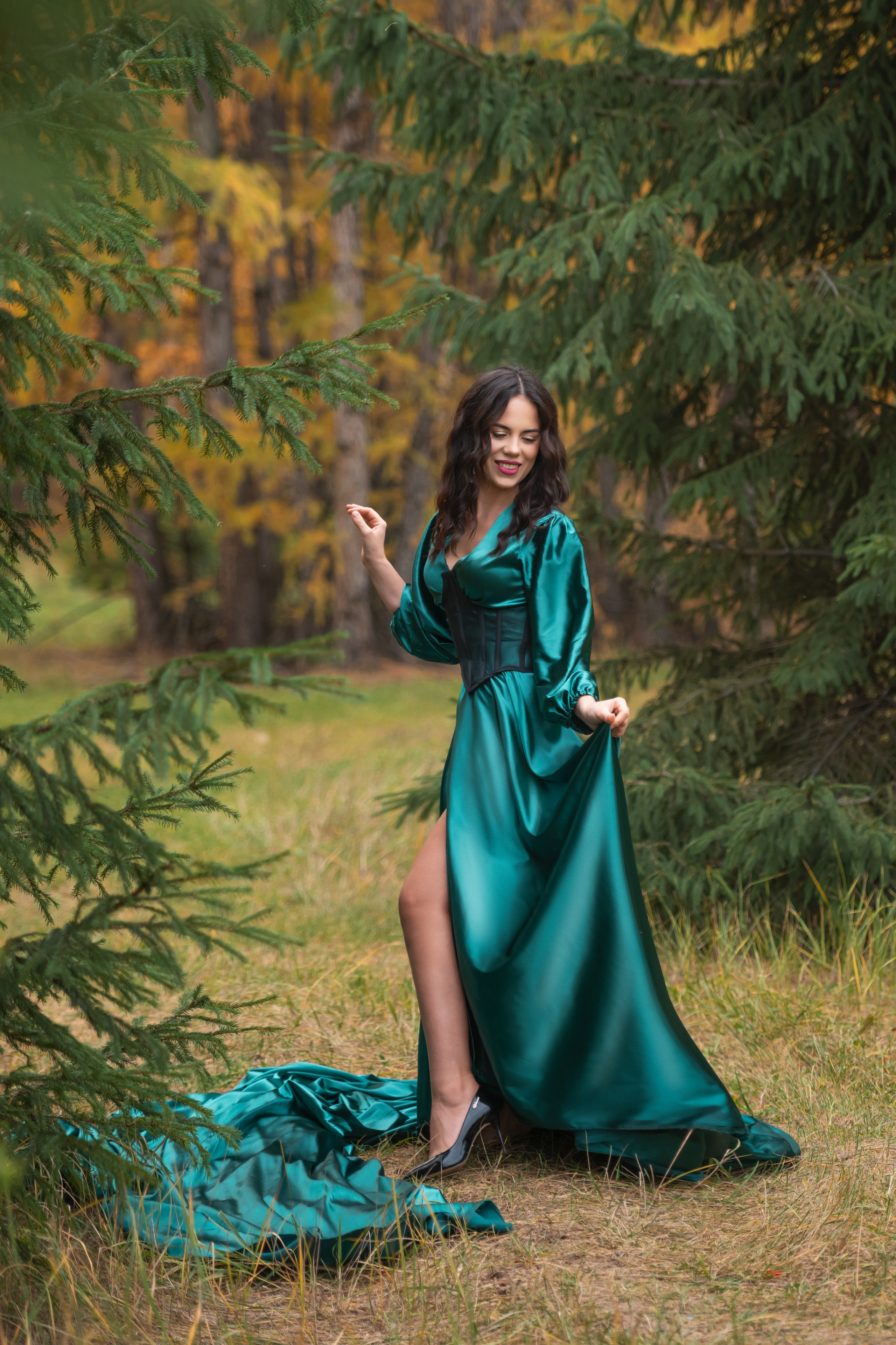 Татьяна, осенняя в платье с шлейфом. Belichev45foto.ru