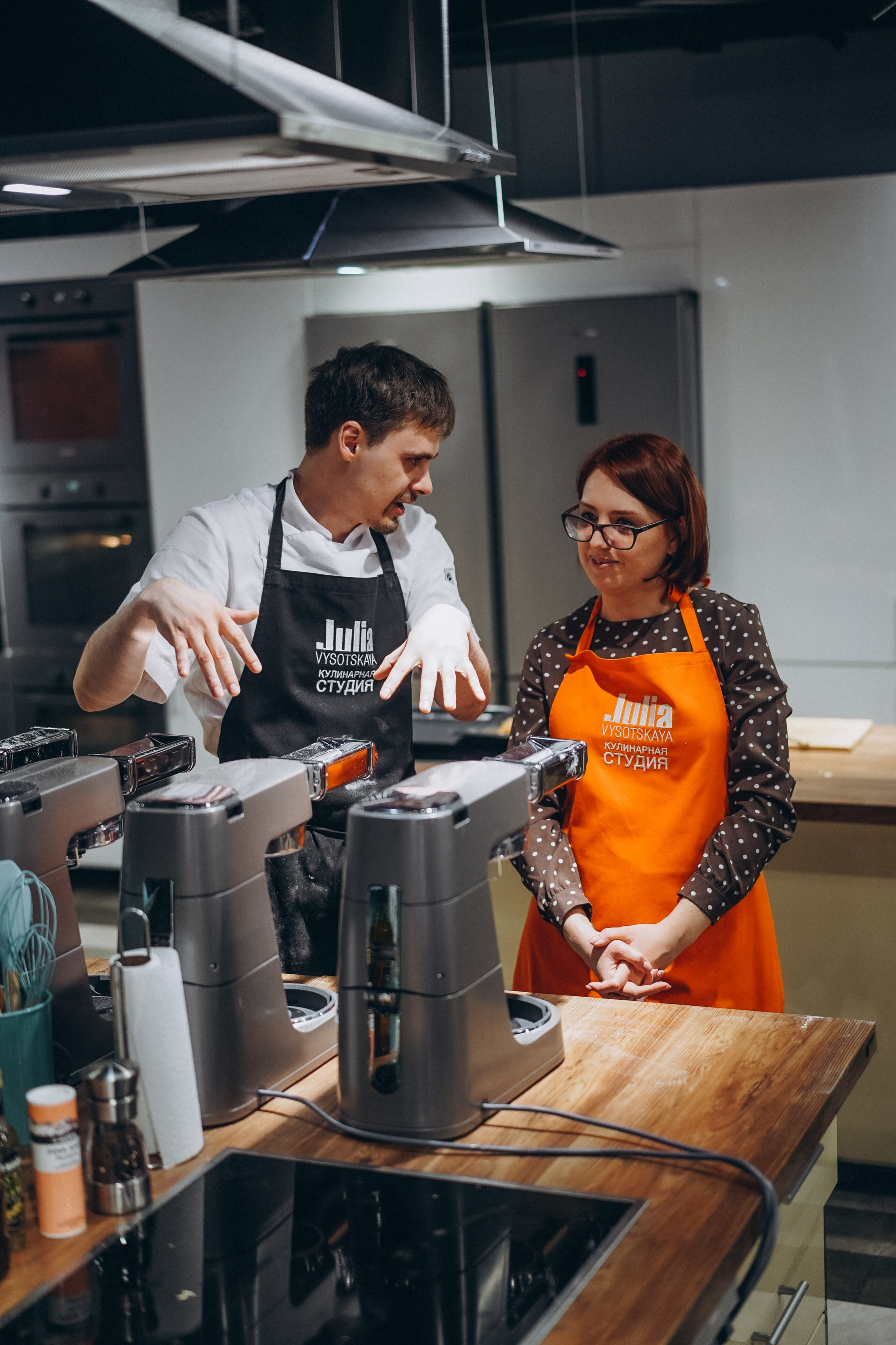 Репортаж с кулинарной студии Юлии Высоцкой. Портретный фотограф в Москве Илья Корненков