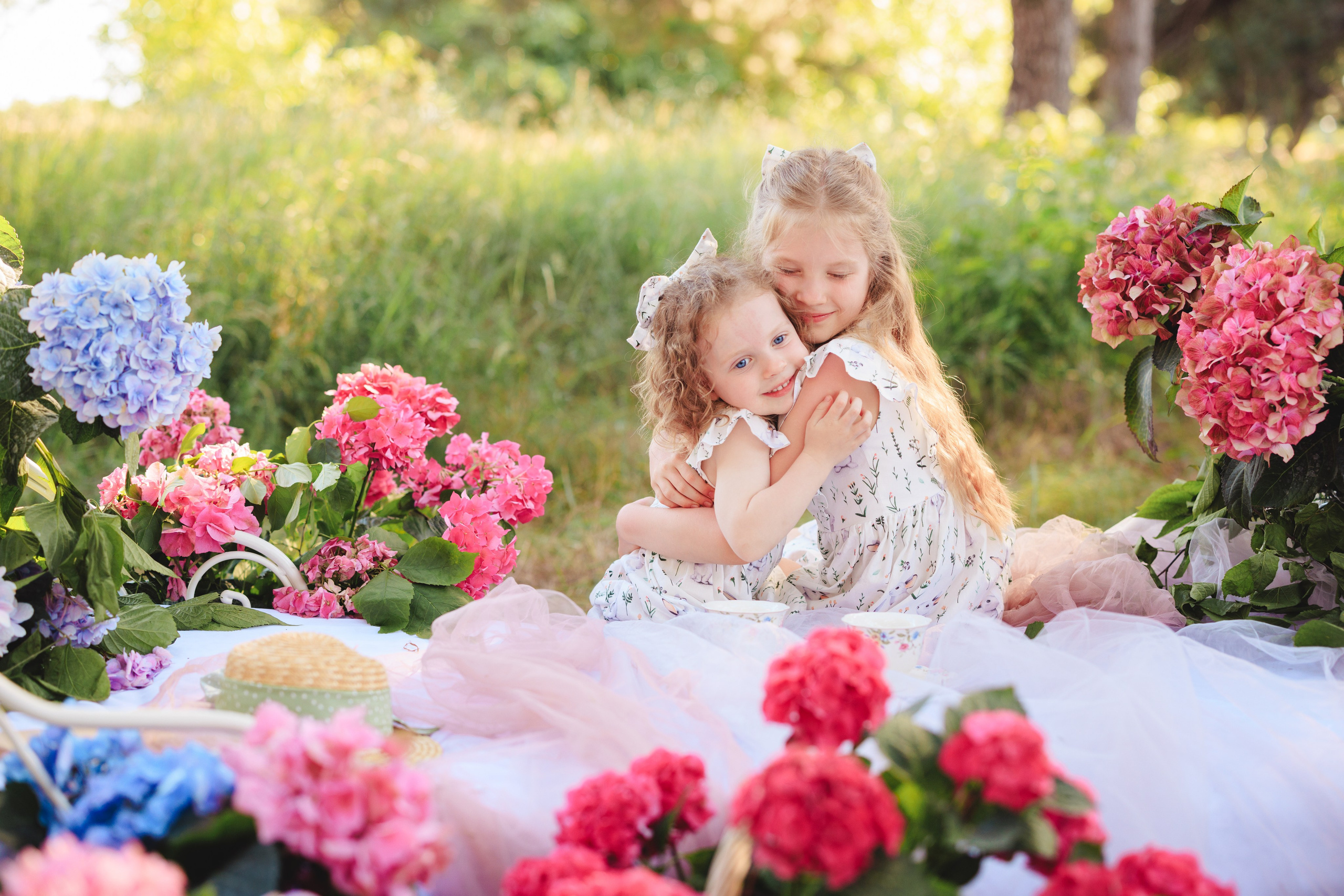 Цветочная кровать с кроликами. Семейный и детский фотограф в Краснодаре Анна Трашкова