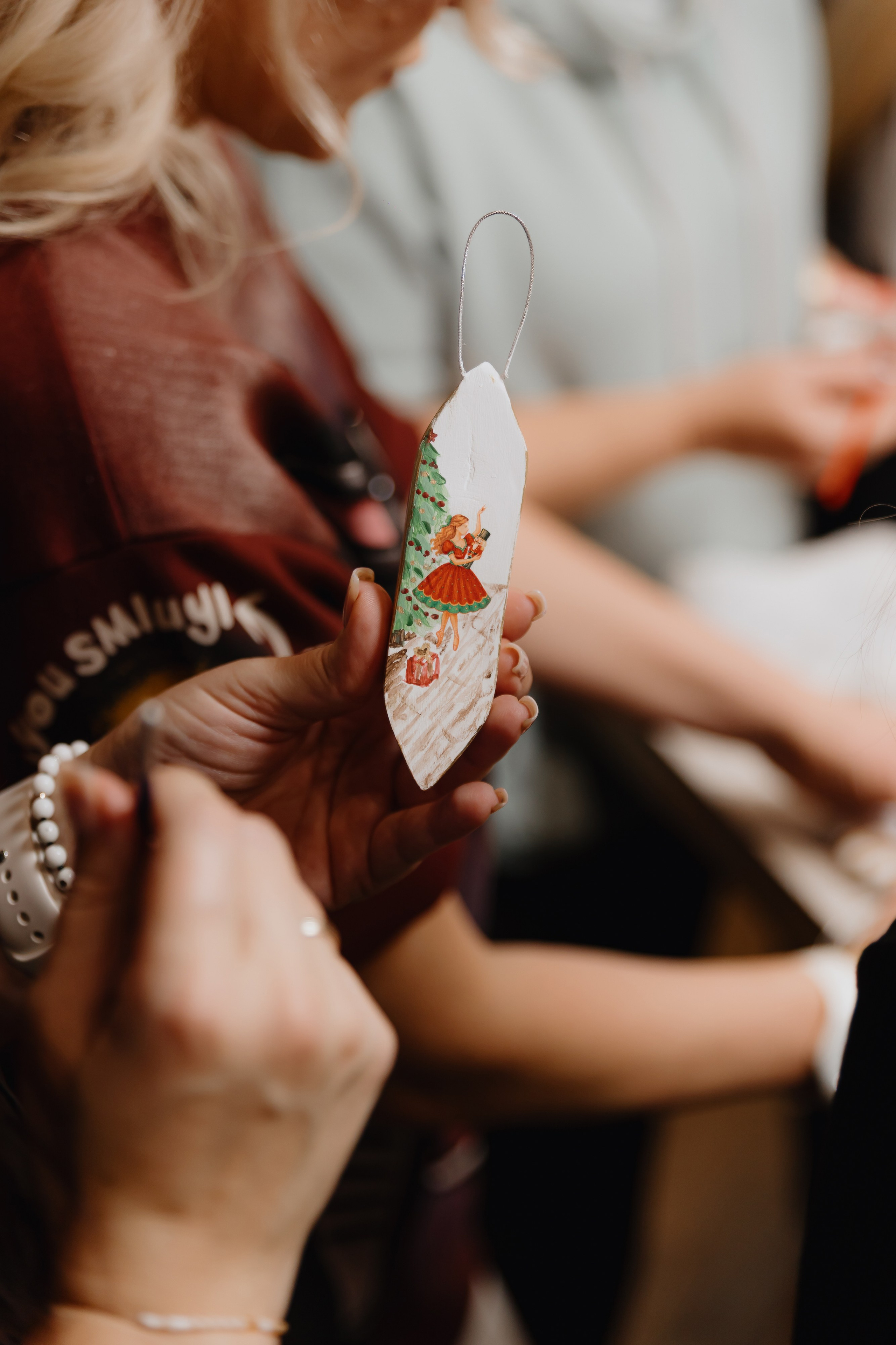 Предновогодний «Кофе-рейв» в L. DECO 17 декабря 2025 года. L. Deco интерьерный салон. Краски/обои/лепной декор