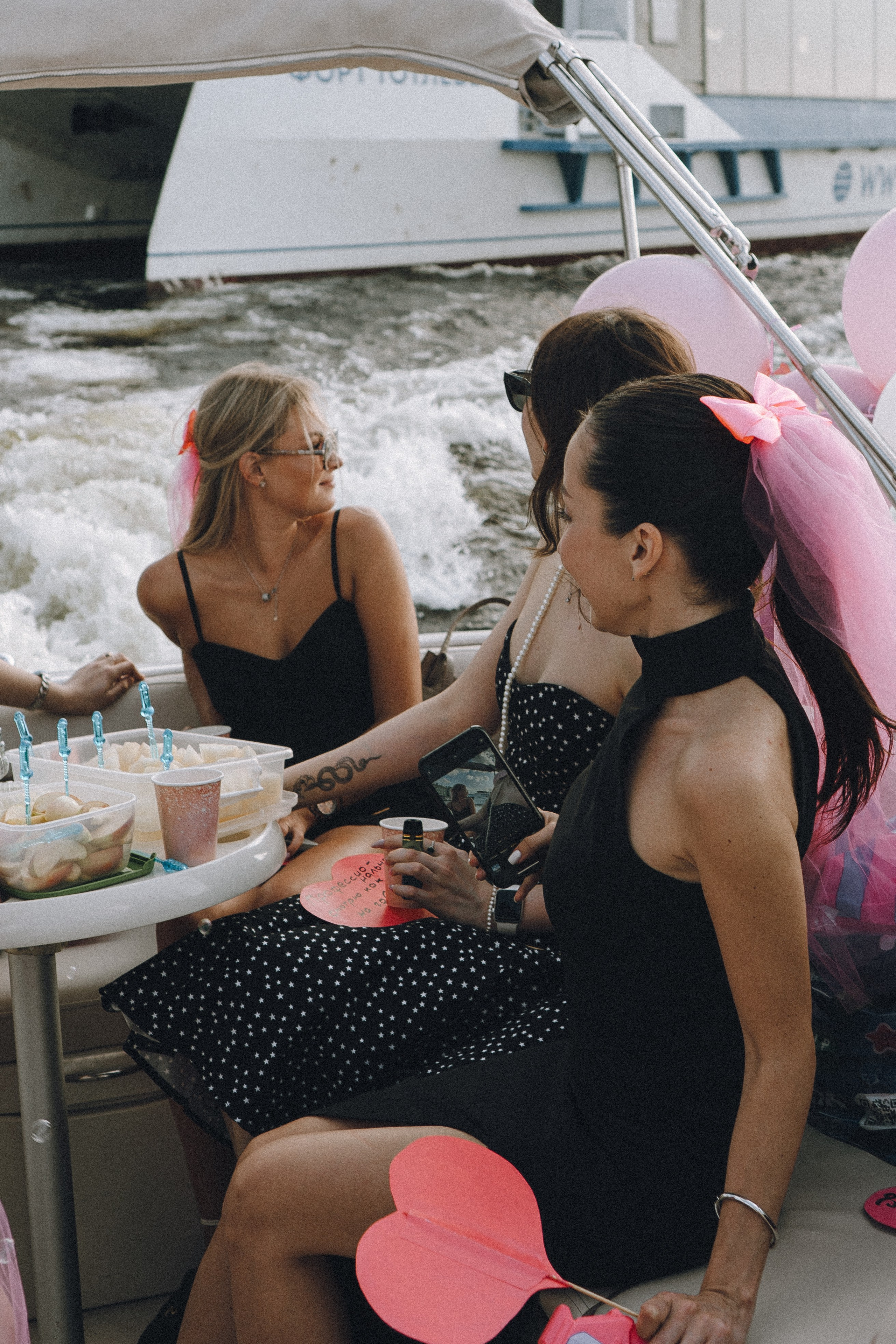 ДЕВИЧНИК НА КАТЕРЕ. Профессиональный фотограф, Санкт-Петербург — Виктория Богомолова