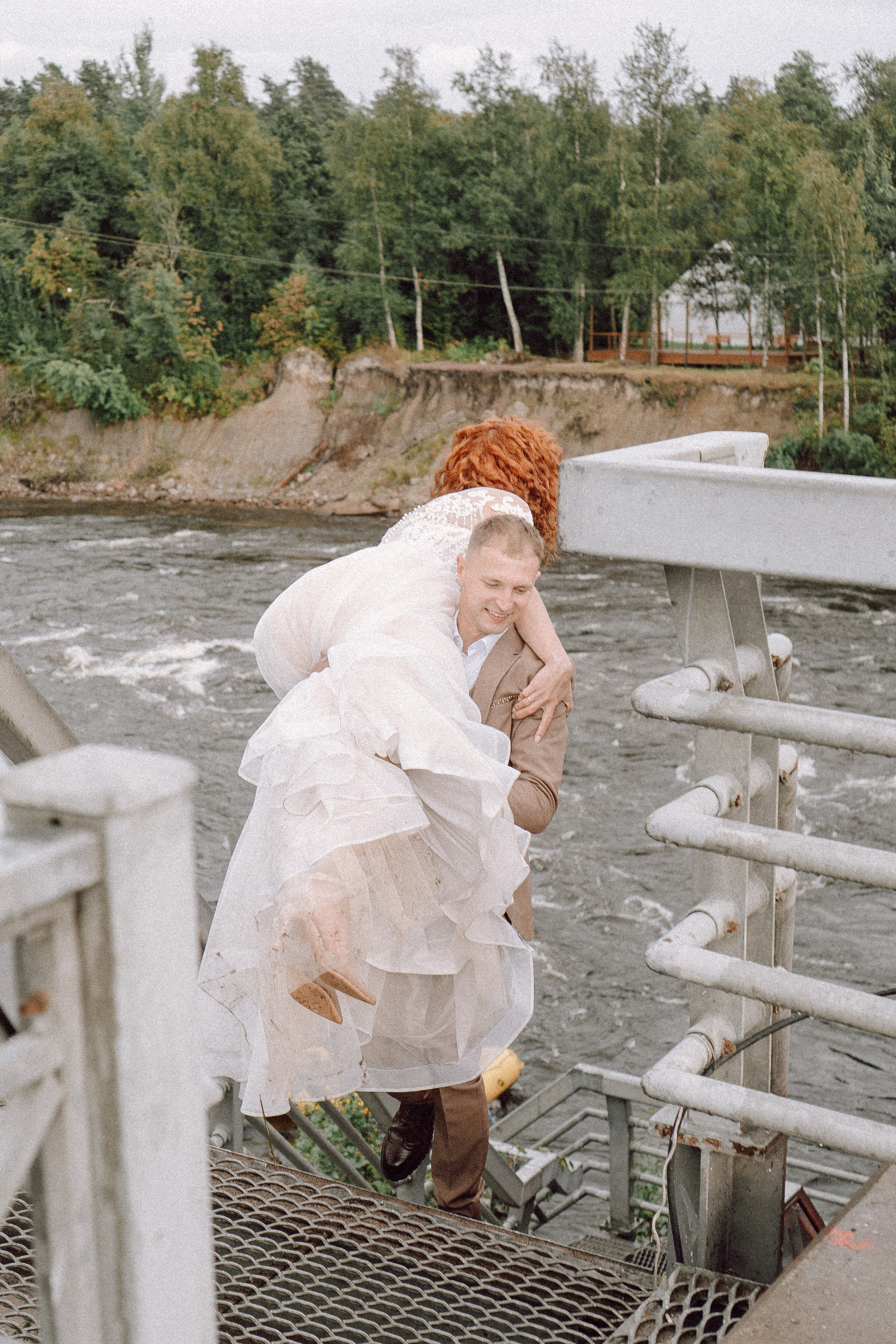 СВАДЕБНАЯ ФОТОСЕССИИЯ ПАРЫ В ГОРОДЕ ПРИОЗЕРСК В СОСНОВОМ ЛЕСУ И С ПИКАПОМ. Профессиональный фотограф, Санкт-Петербург — Виктория Богомолова