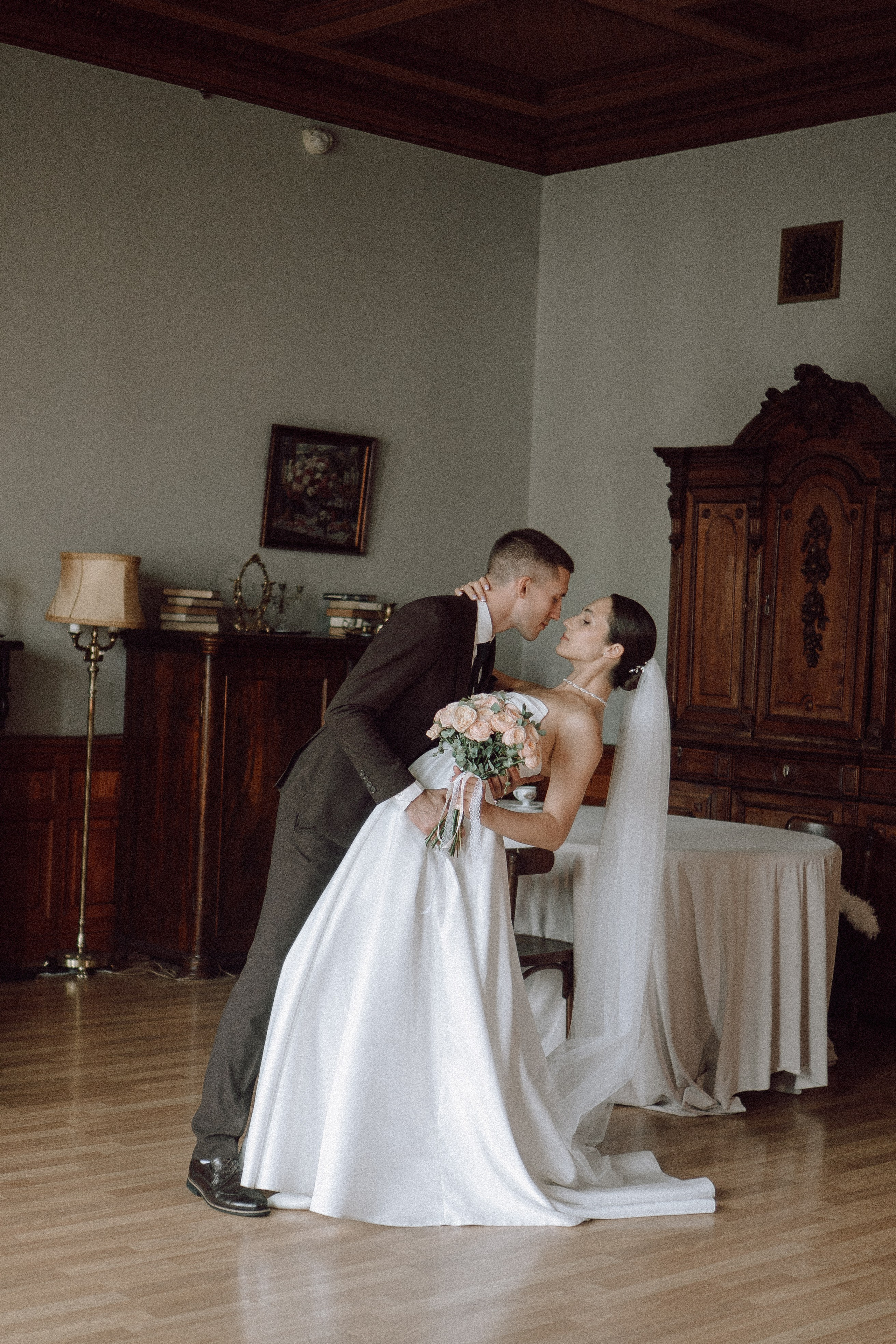 СВАДЕБНАЯ ПРОГУЛКА В САНТК-ПЕТЕРБУРГЕ (ИСАКИЕВСКИЙ СОБОР, ЗИМНЯЯ КАНАВКА, ЭРМИТАЖ И БОЛЬШАЯ МОРСКАЯ УЛИЦА). Профессиональный фотограф, Санкт-Петербург — Виктория Богомолова