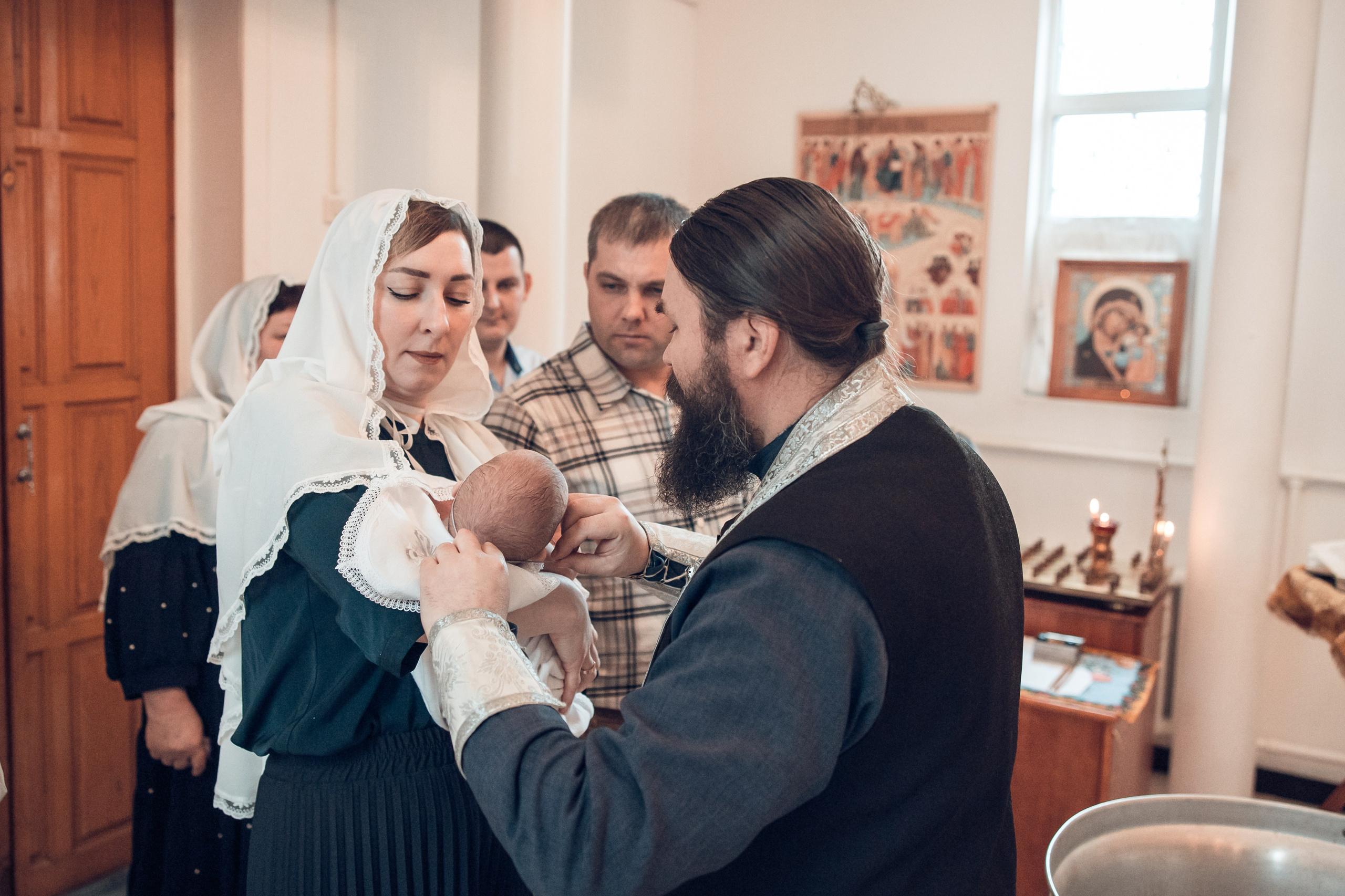 Таинство Крещения Виктории. Церковь Казанской иконы Божией Матери в Вышетравино. Семейный фотограф в Рязани и Рязанской области