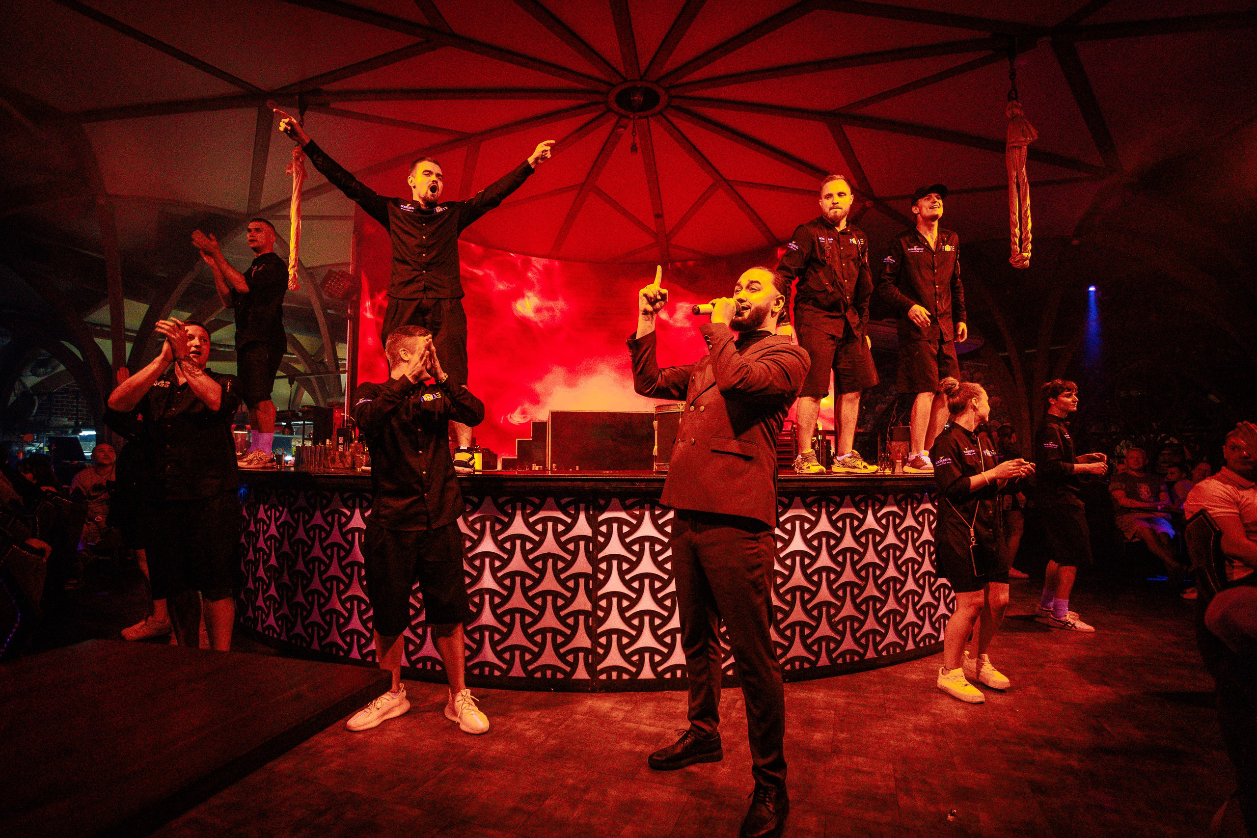 PTIZZA SHOW. Gold & Black in Ptizza Bar_Ялта_6.07.2025. Аминов Руслан | Фотограф