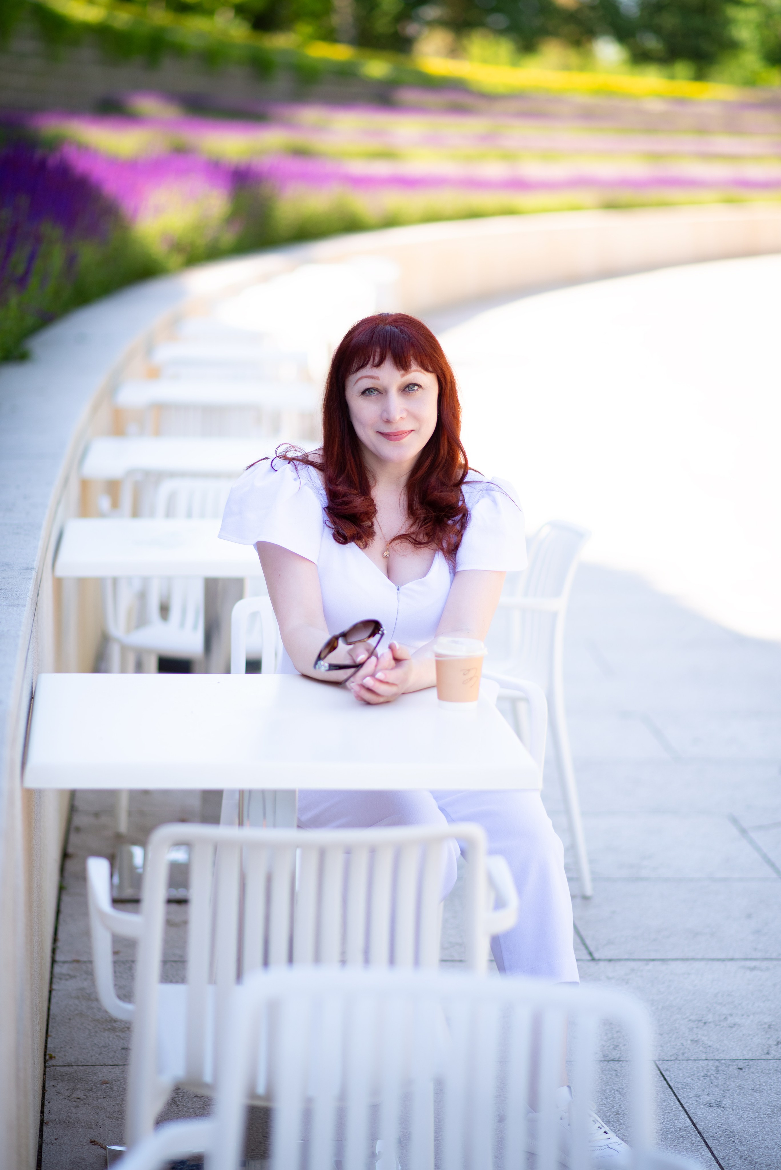 Людмила с шалфеем в парке Галицкого. Фотограф в Краснодаре Анна Карелина