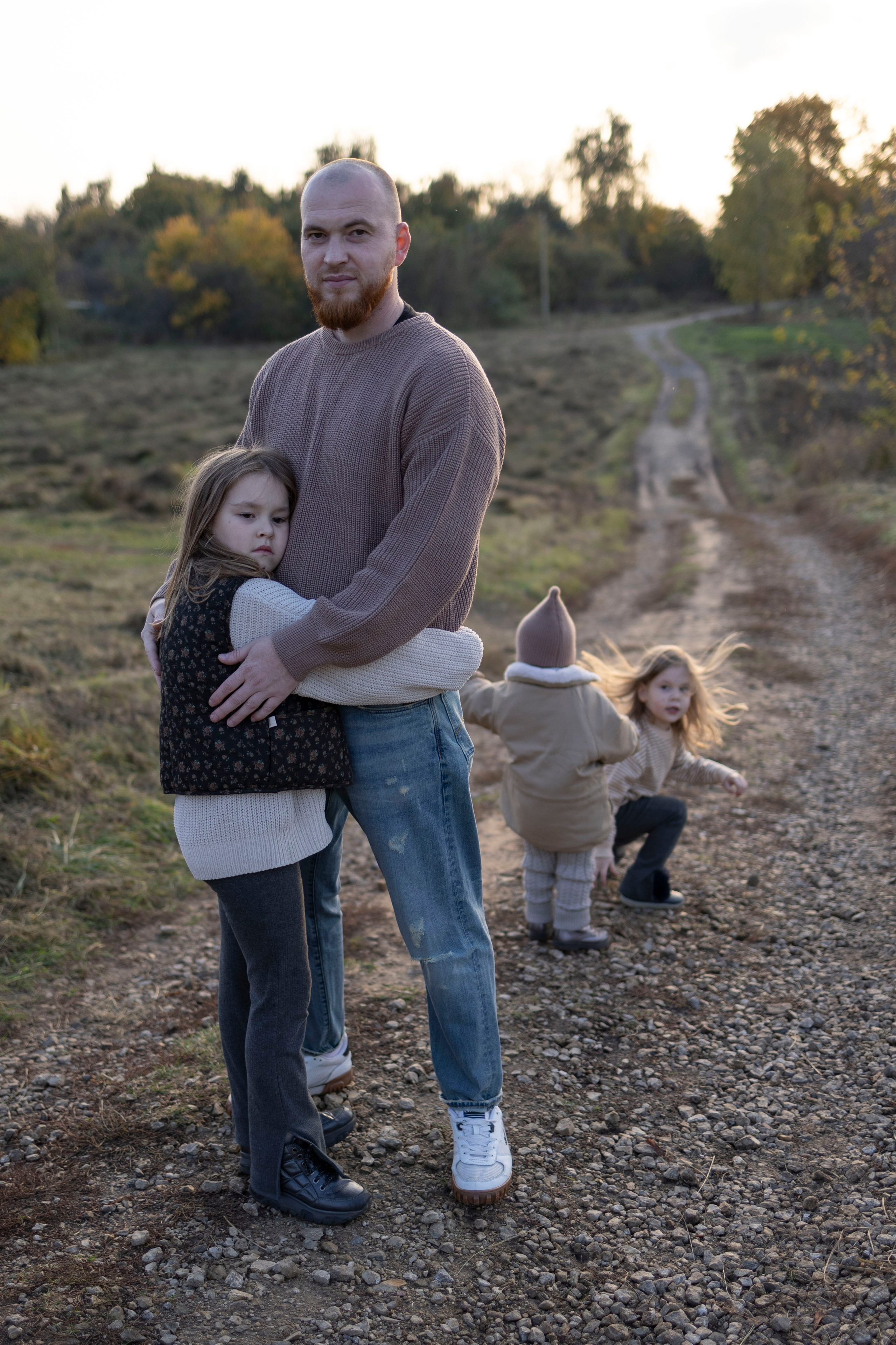 Осенняя прогулка папы с дочками. Семейный и детский фотограф в Москве Анастасия Мурга