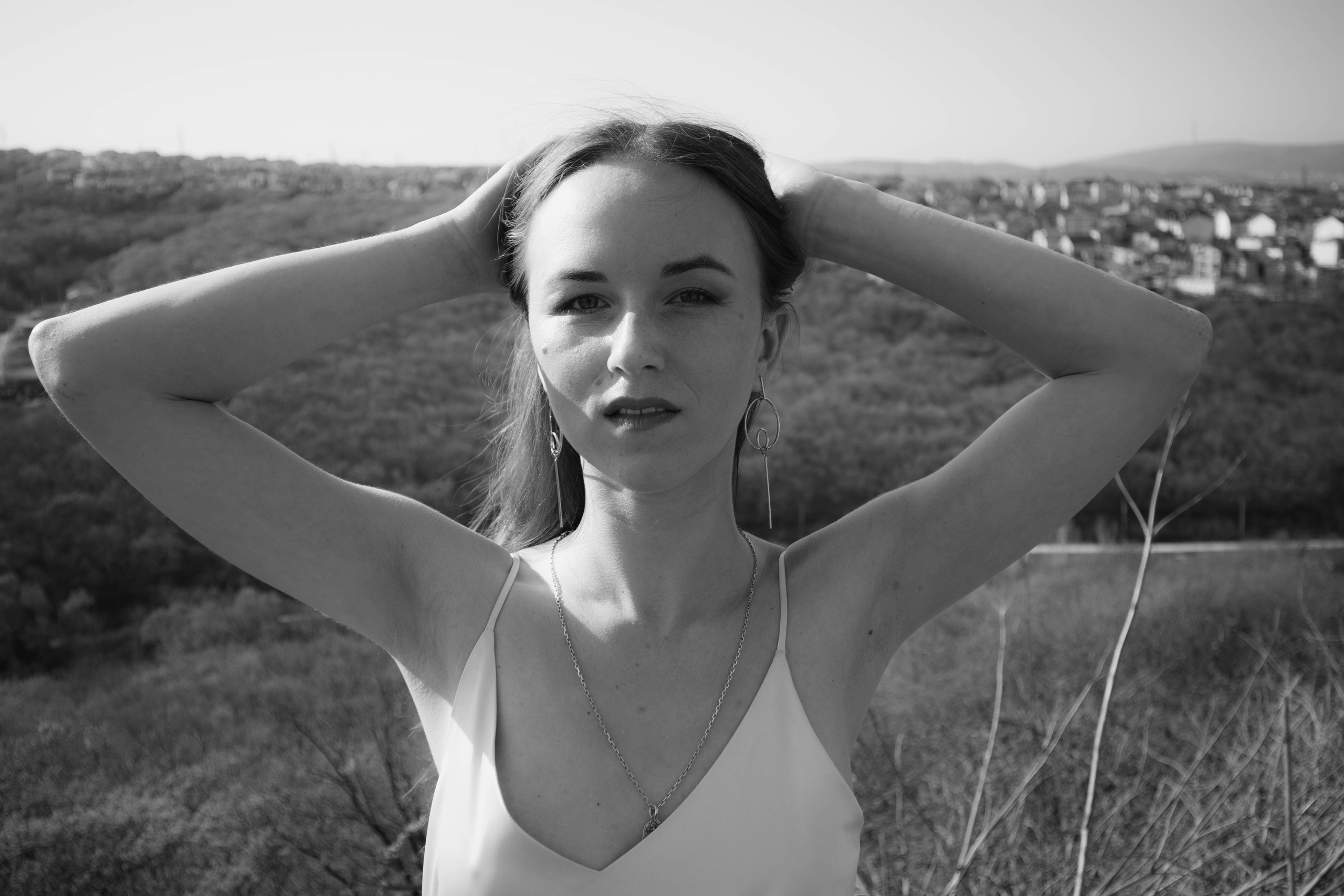 «Деревья шепчут, горы молчат». Уличный фотограф Города N